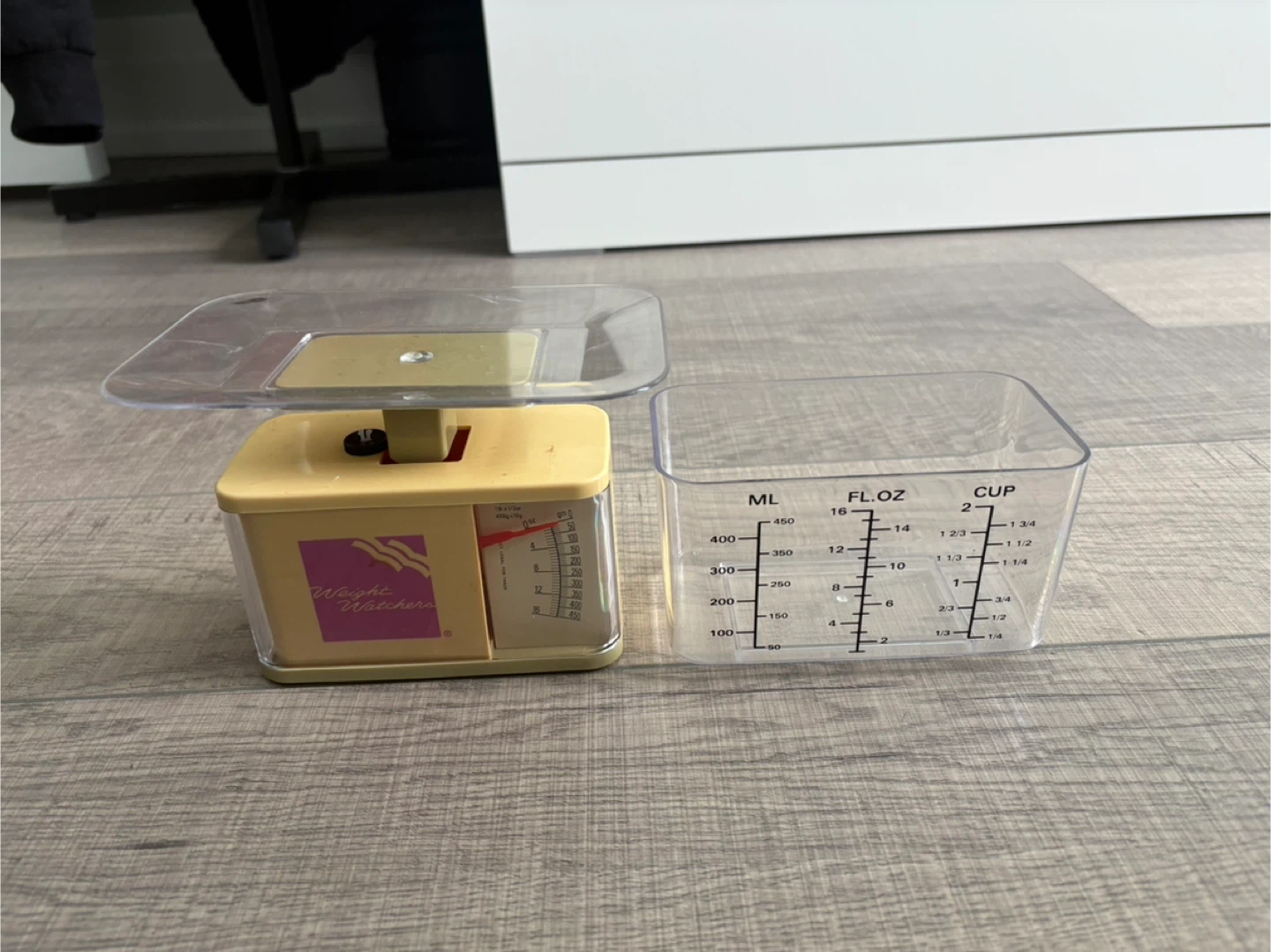 Weight Watchers Kitchen Scale and Measuring Cup Set