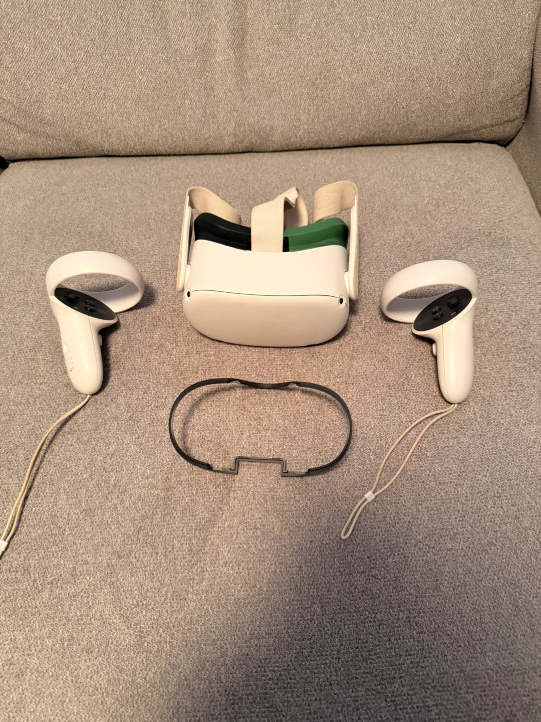 Meta Oculus Quest Virtual Reality Headset with Controllers - photo 2