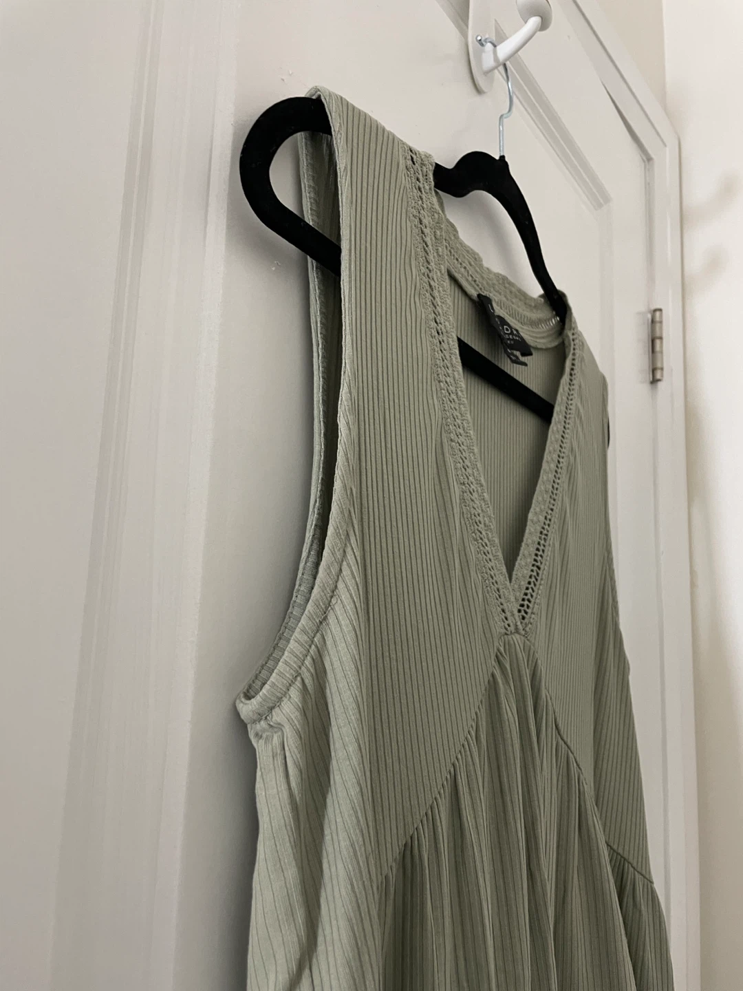 LAUNDRY by Shelli Segal Sage Green Tiered Dress - Size M - photo 3