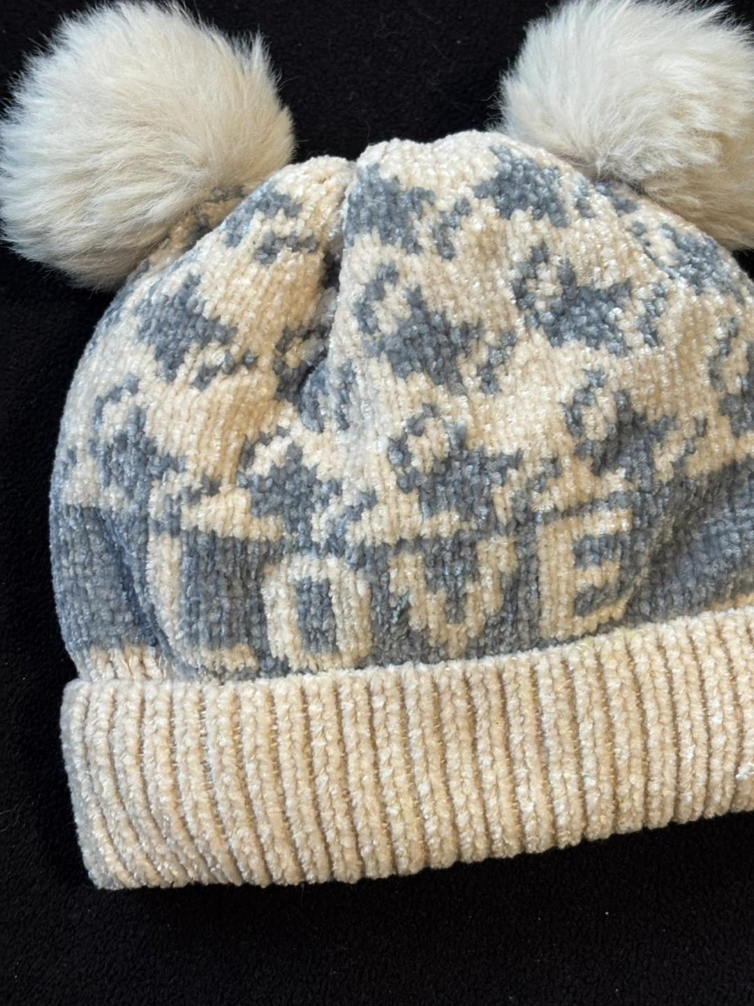 baby fuzzy pom pom cap - photo 2