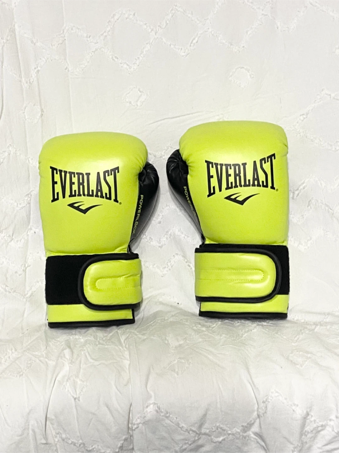 Brand New Everlast Powerlock Training Gloves - 14 oz