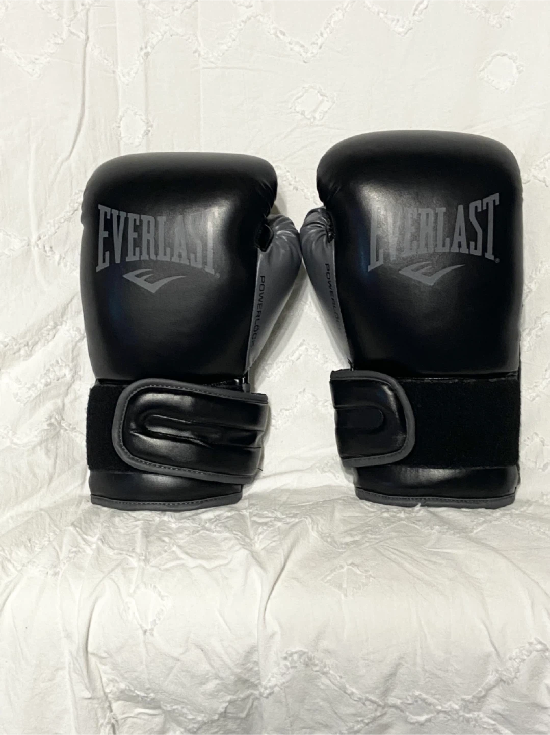 Brand New Everlast PowerLock Training Gloves 16 oz Black