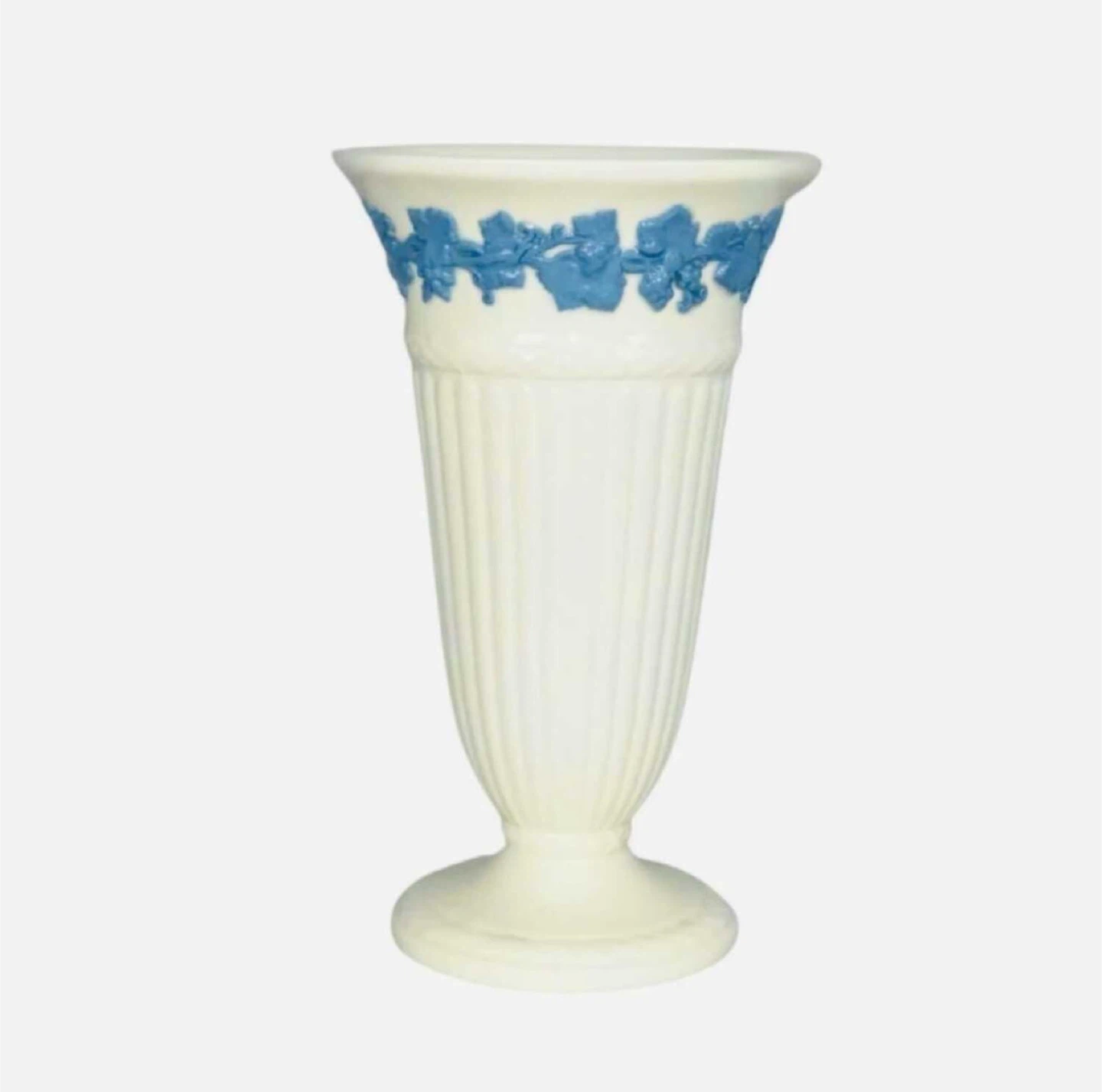 Huge vintage Wedgwood Queensware Vase Grapevine