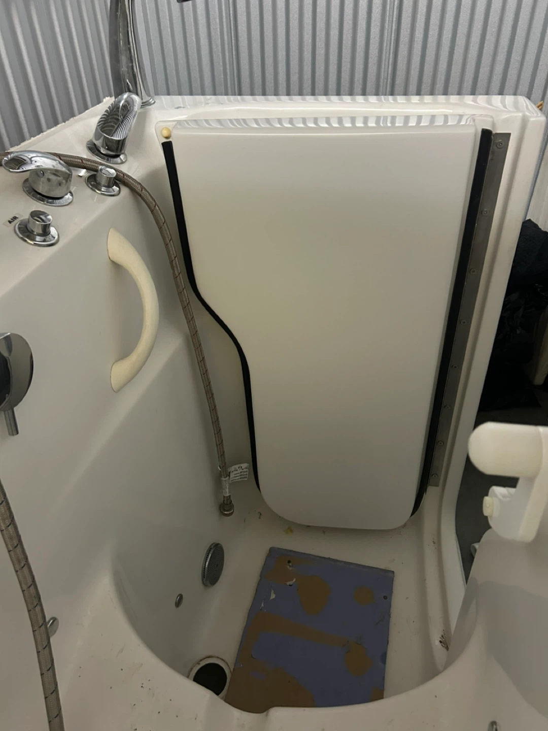 Walk-in Bathtub with Jets