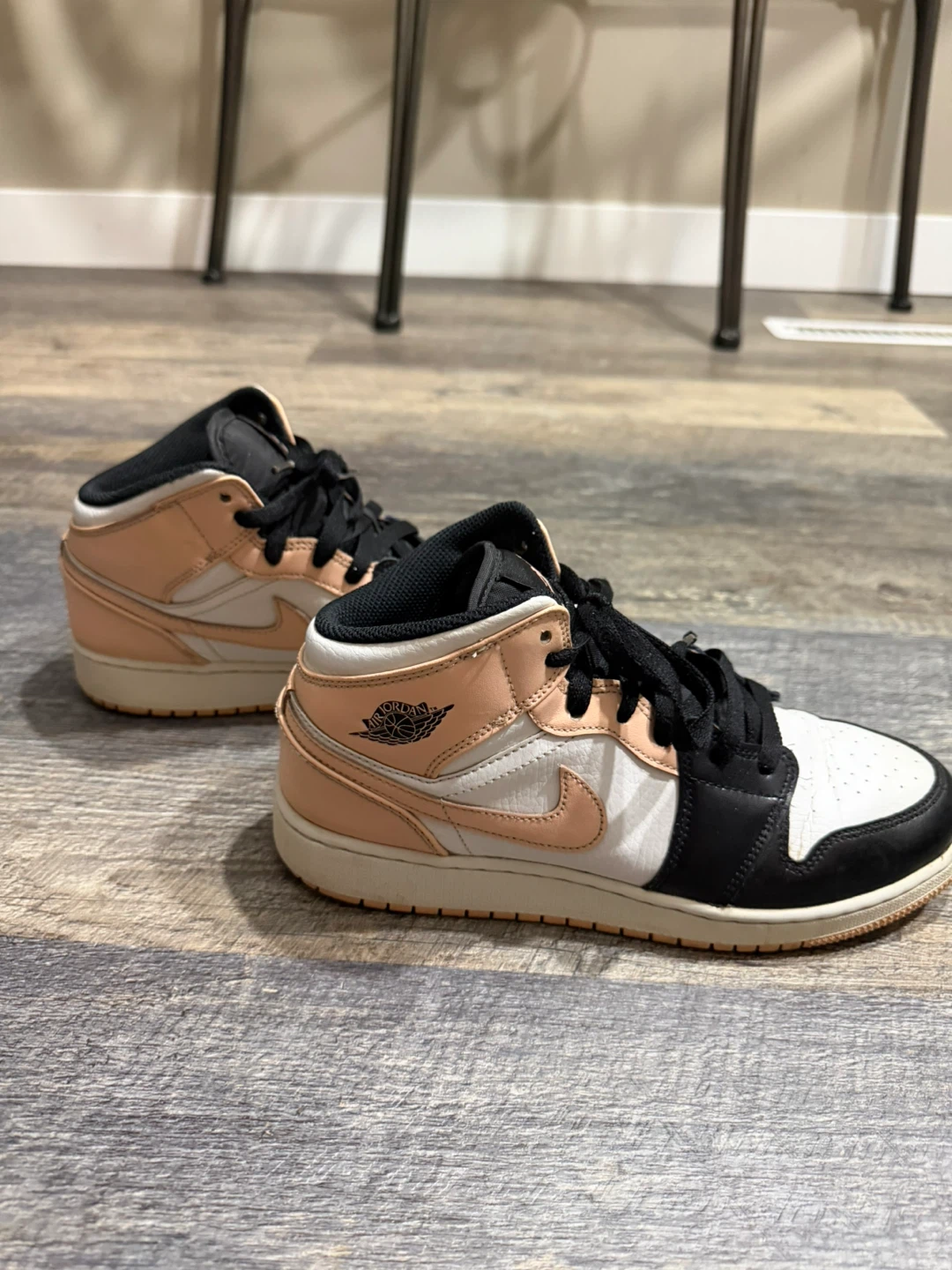 Air Jordan 1 Mid SE Youth Sneakers - photo 2