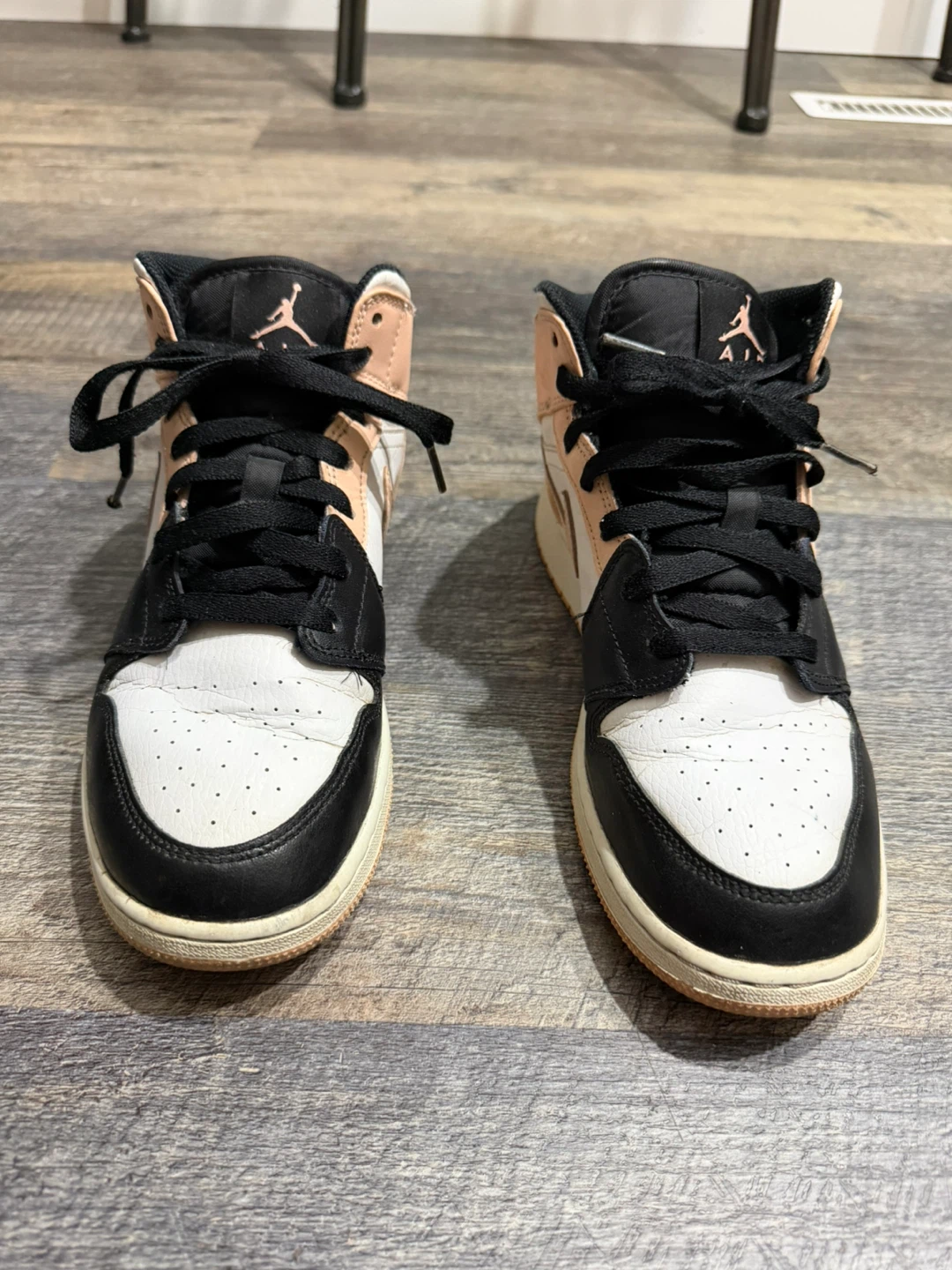 Air Jordan 1 Mid SE Youth Sneakers