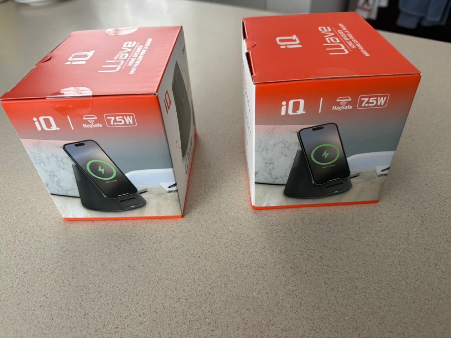 iQ Wave Home Speaker with MagSafe Charger - photo 3