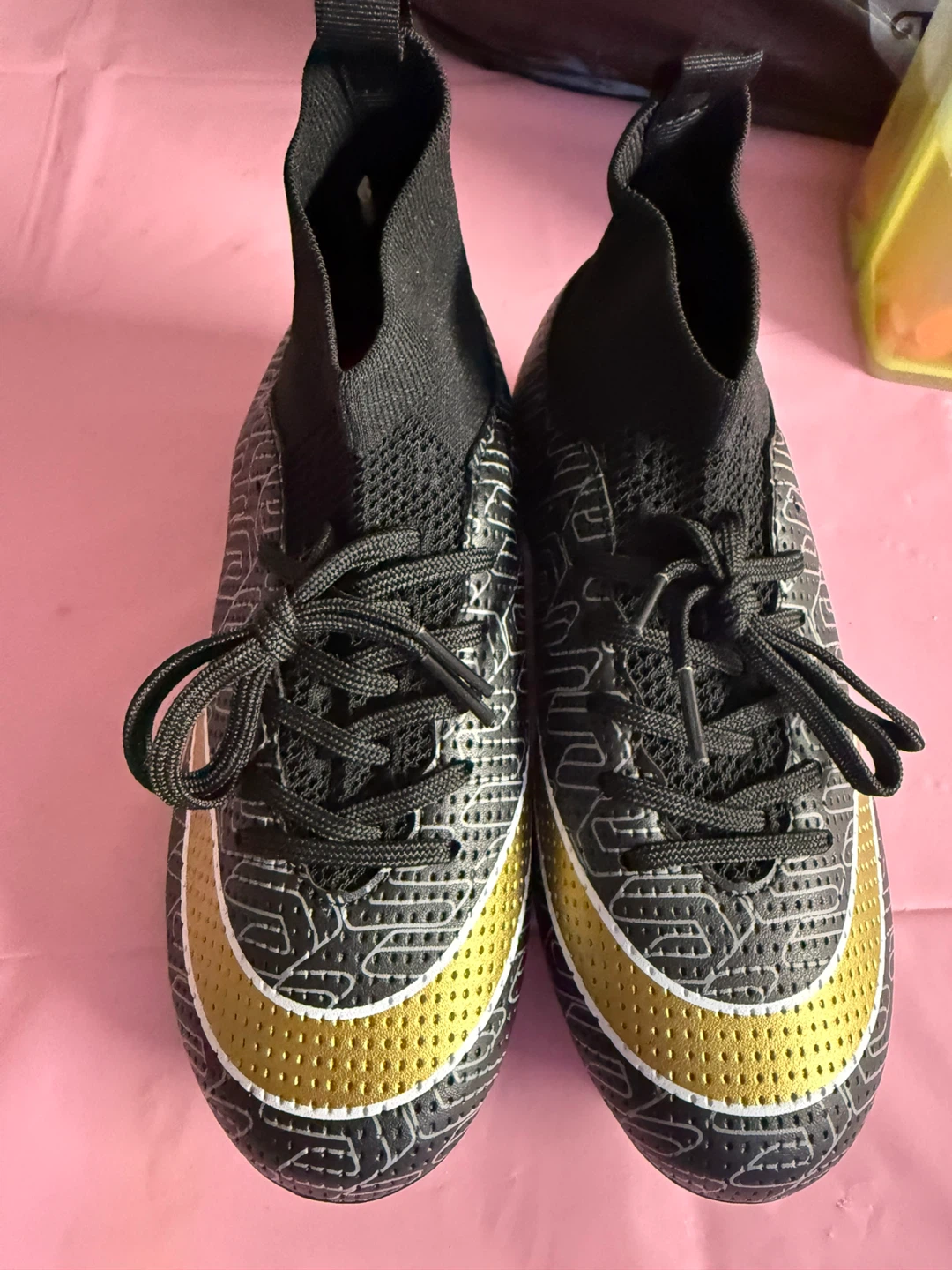Soccer Cleats size 32 USA Youth 1 or 13.5in