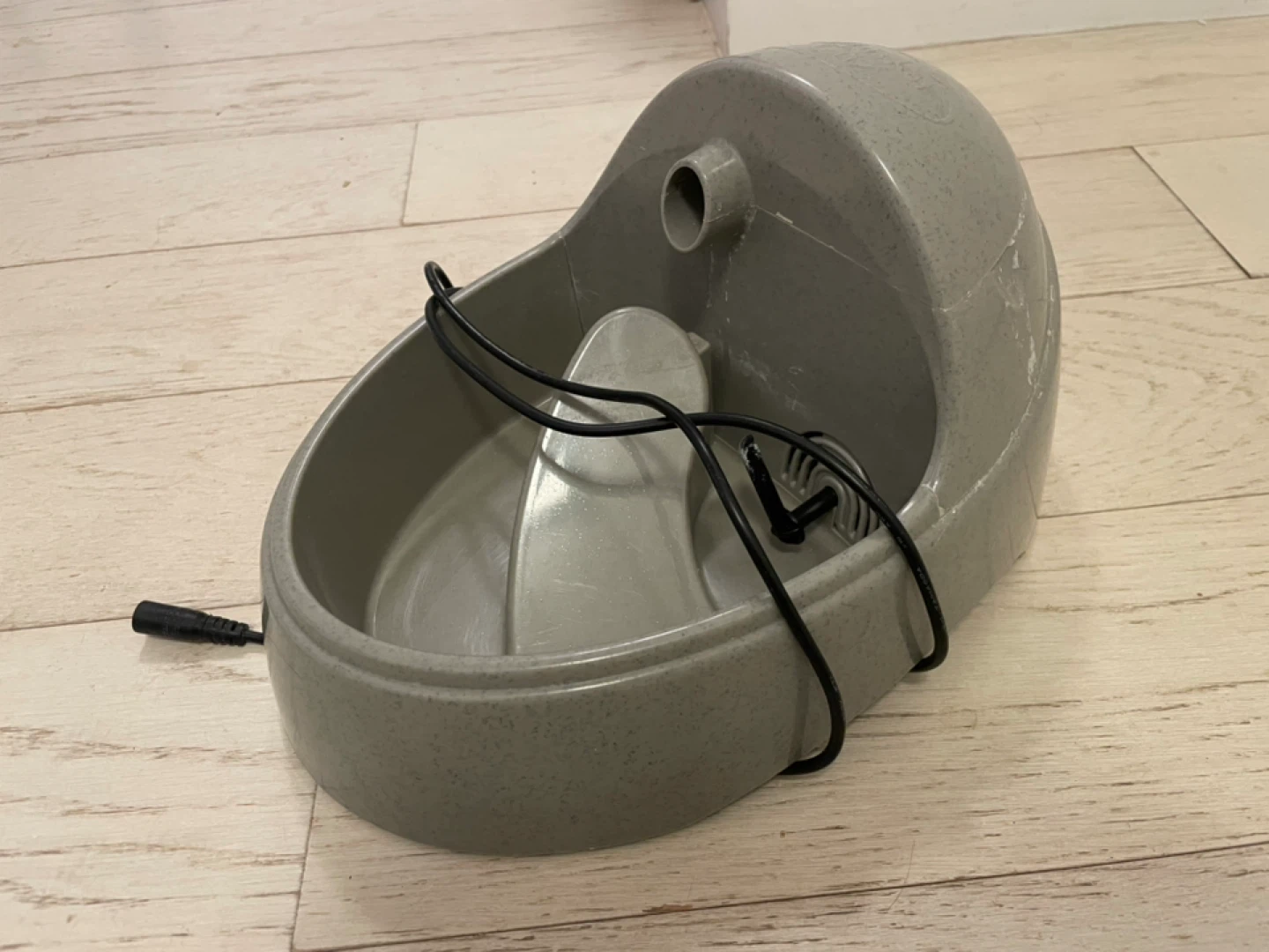 Cat water fountain