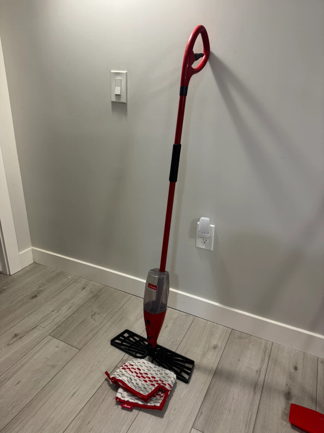 Vileda Spray Mop with 2 Refill Pads