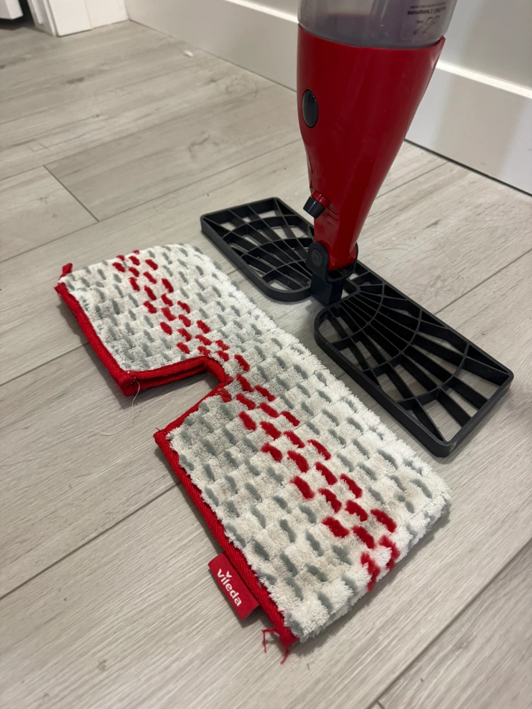 Vileda Spray Mop with 2 Refill Pads - photo 2