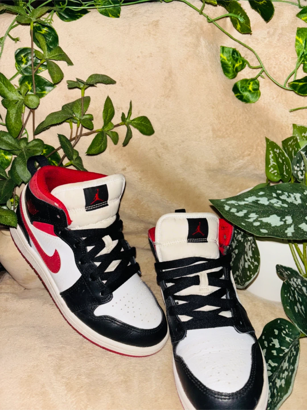 Air Jordan 1 Mid SE Youth Shoes - photo 2