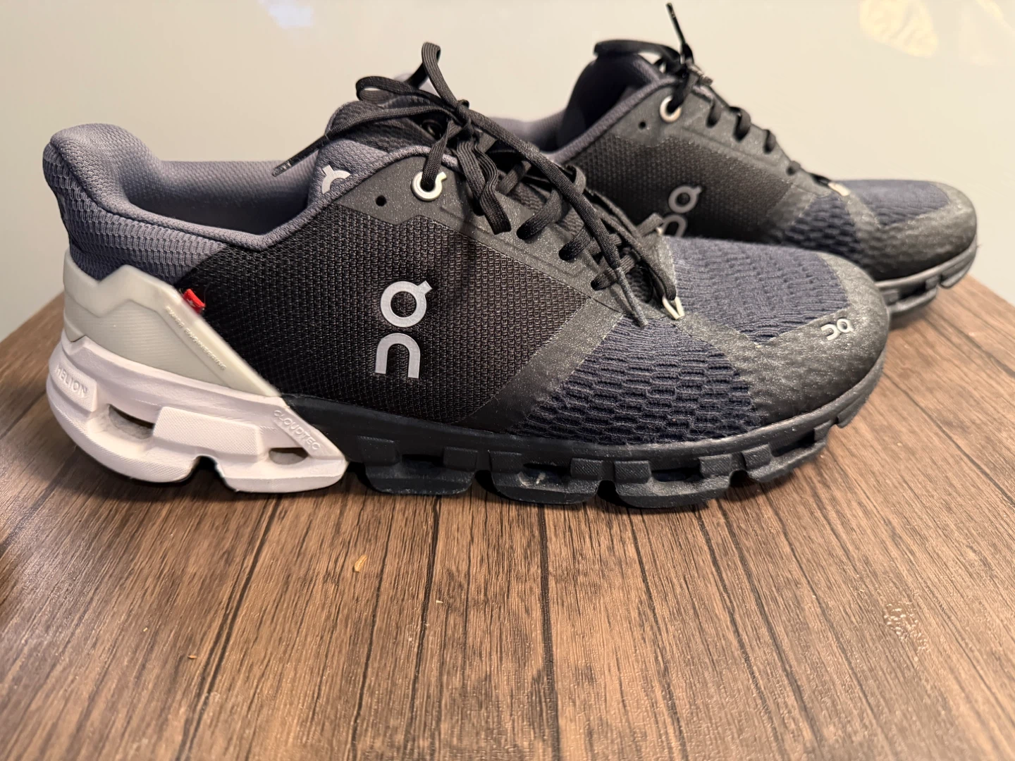 On Running Running Shoes – Men’s 9.5 (EU 43)