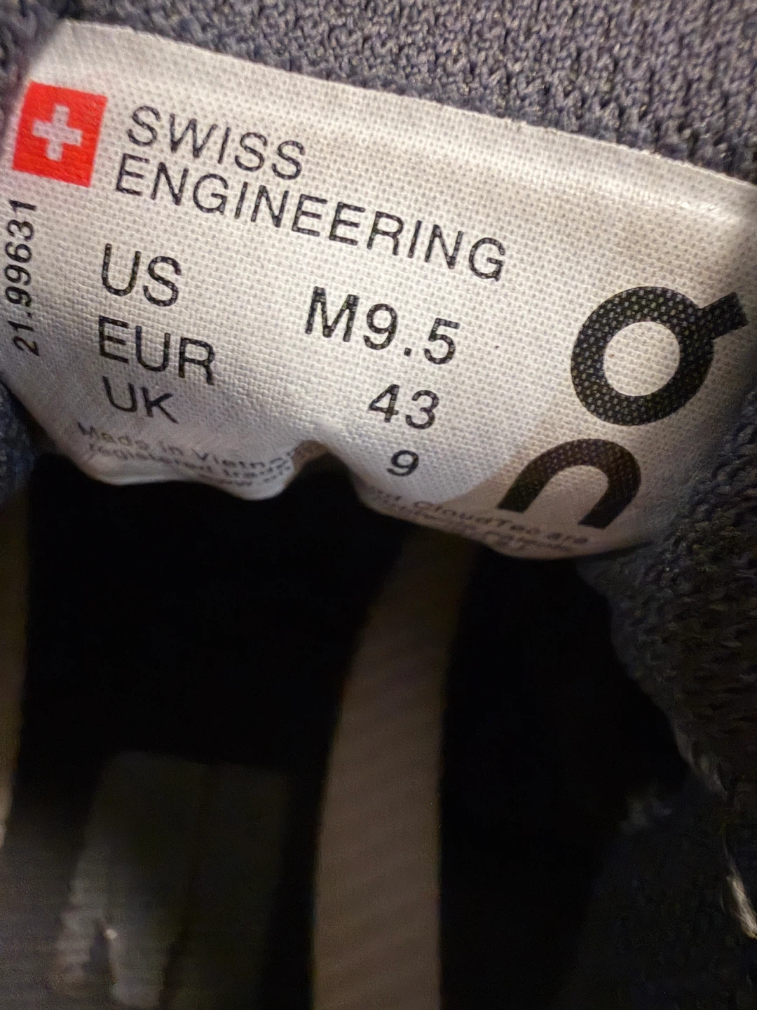 On Running Running Shoes – Men’s 9.5 (EU 43) - photo 2