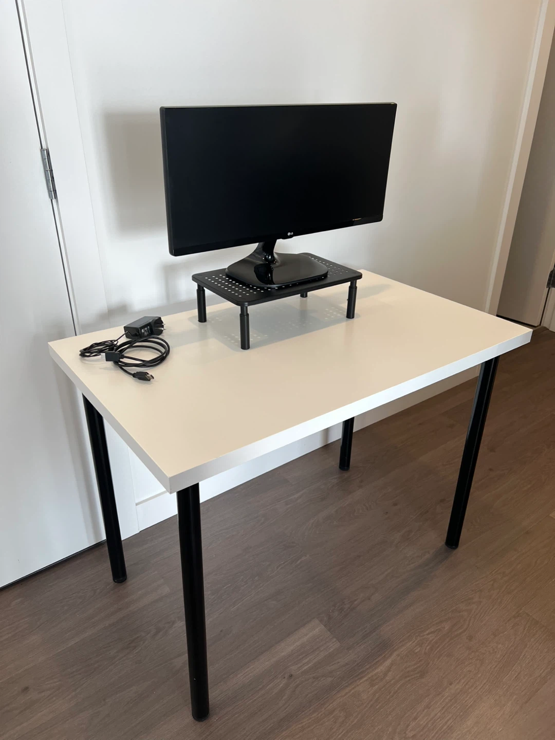 Super Package! Desk + Monitor and Stand Riser + Gaming Chair - photo 2