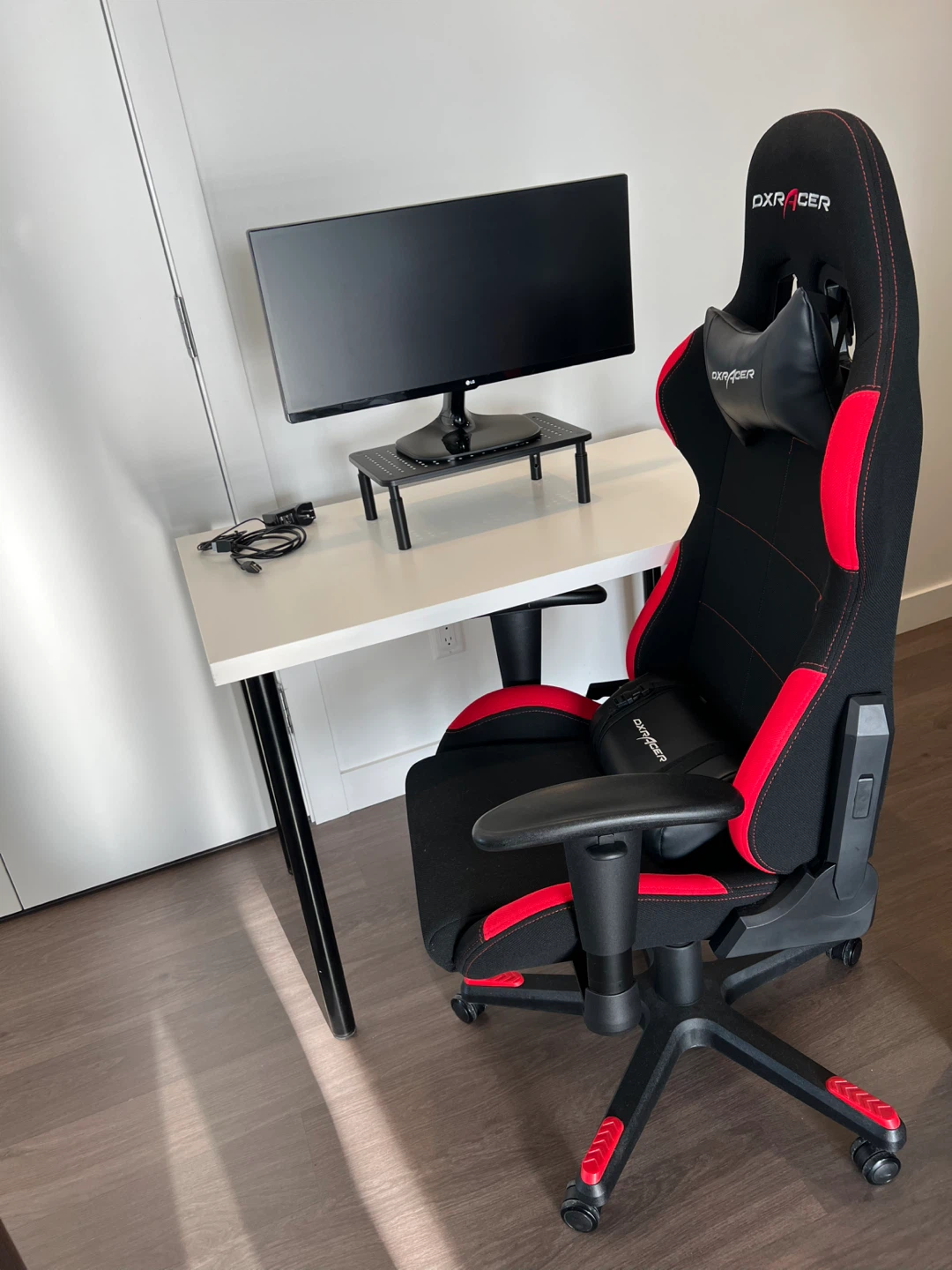 Super Package! Desk + Monitor and Stand Riser + Gaming Chair
