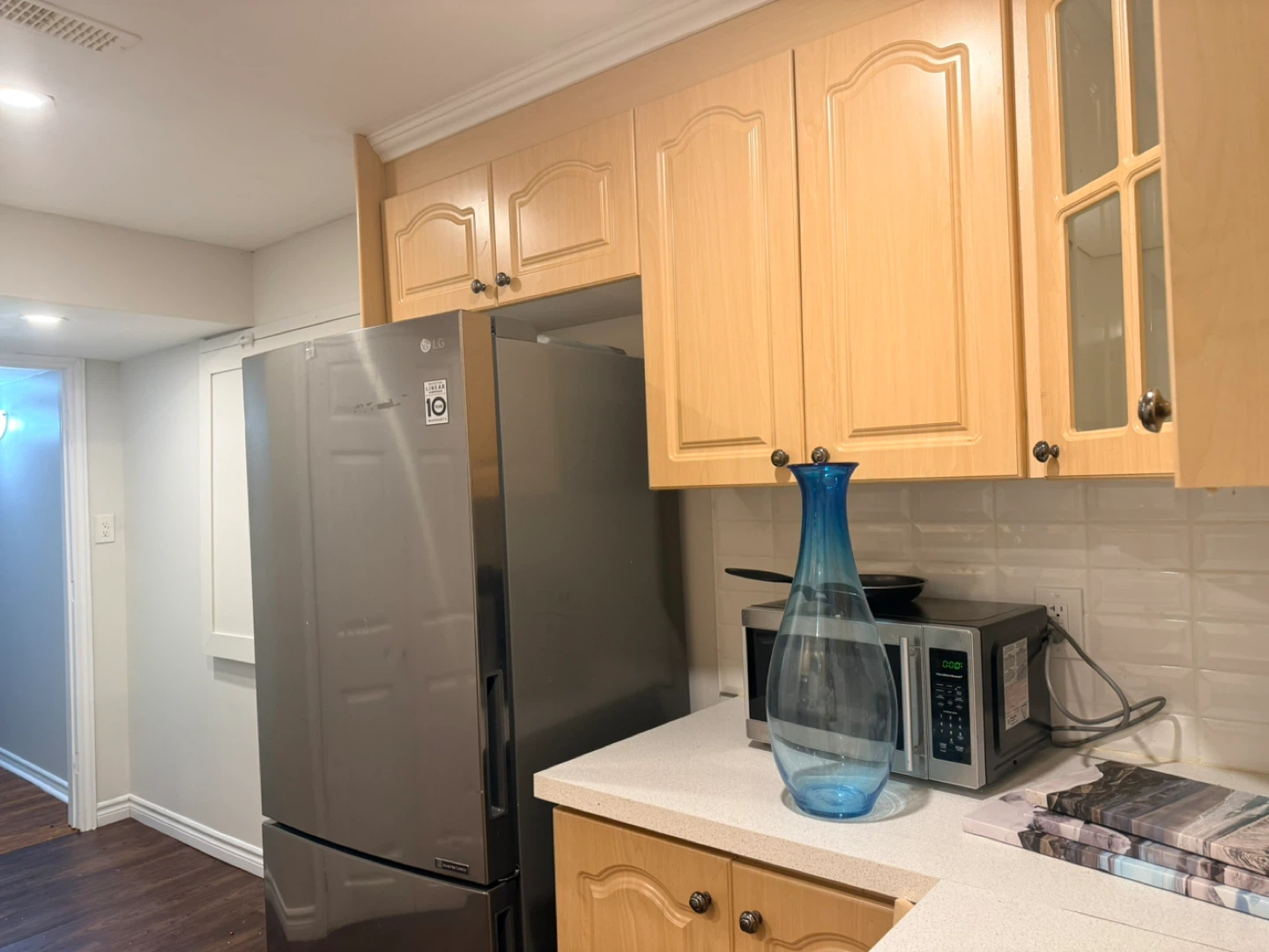 Furnished 2-Bedroom Basement Apartment | 2 Parking - photo 2