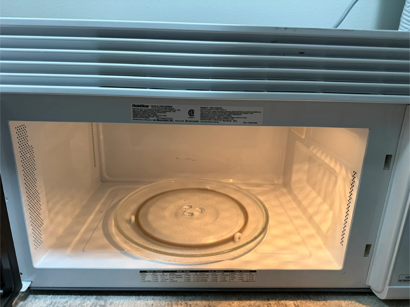 GoldStar Microwave Oven - photo 2