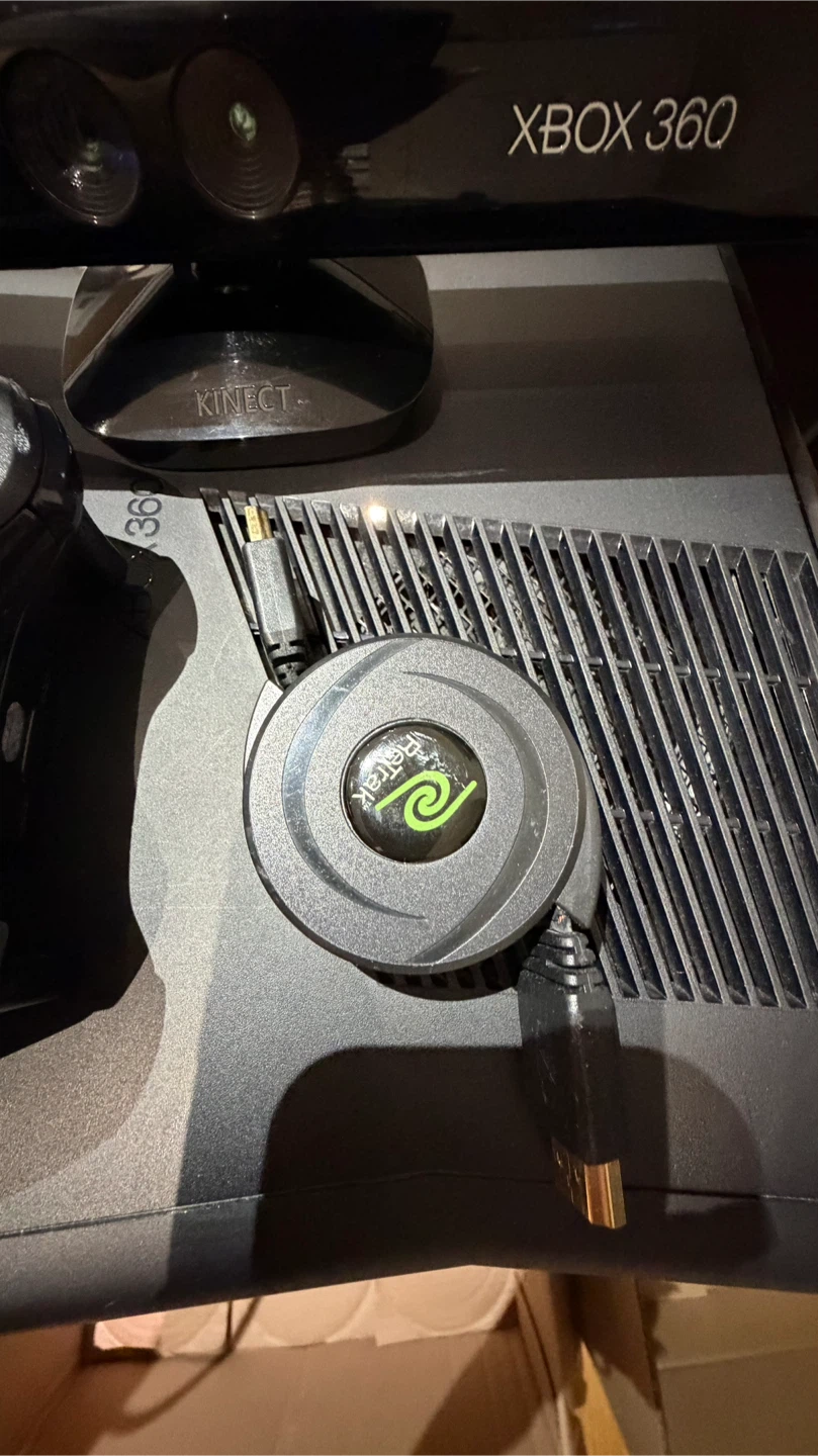 Xbox 360 Console with Kinect and Controller - photo 5