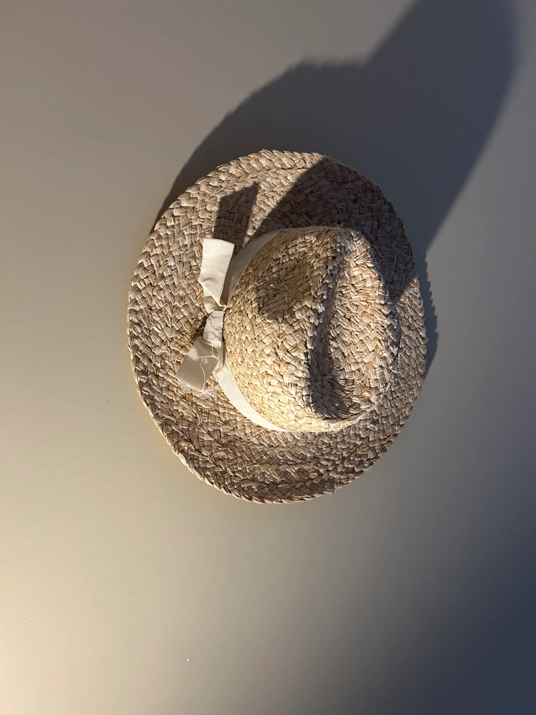 Straw Hat with White Ribbon - photo 2