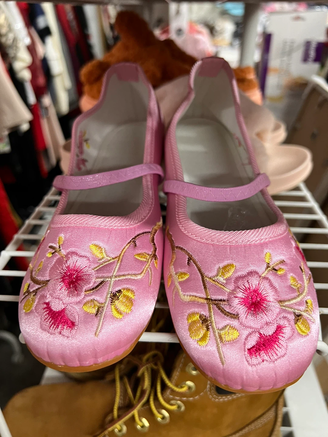 Pink Embroidered flat shoes - New