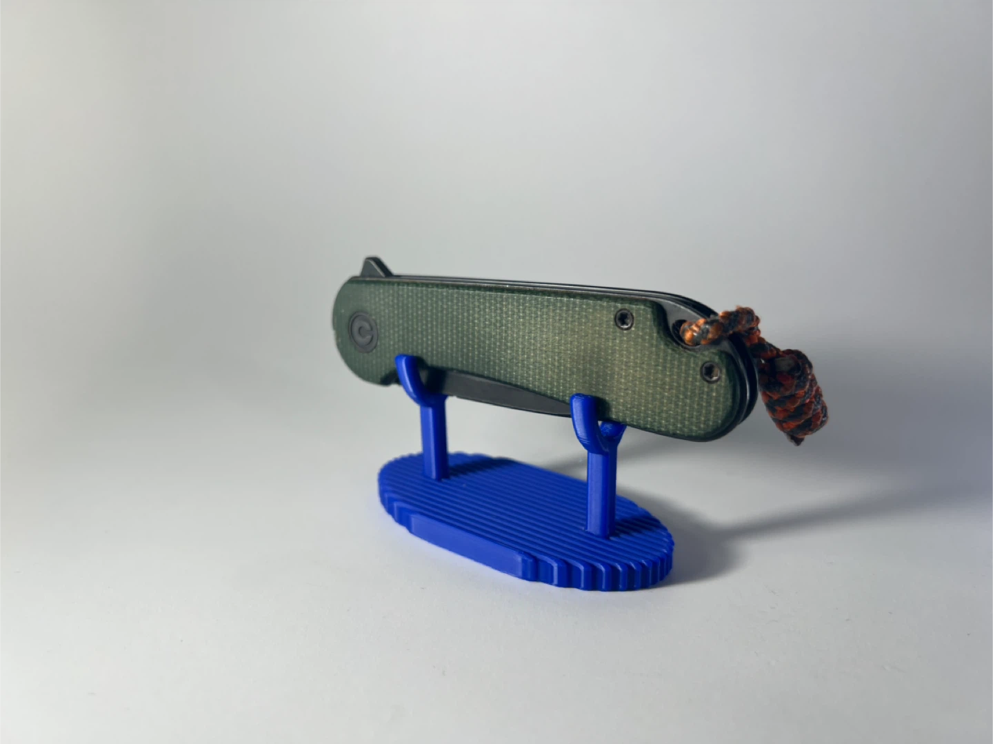 Universal Knife Display Stand – EDC or Collectors Display