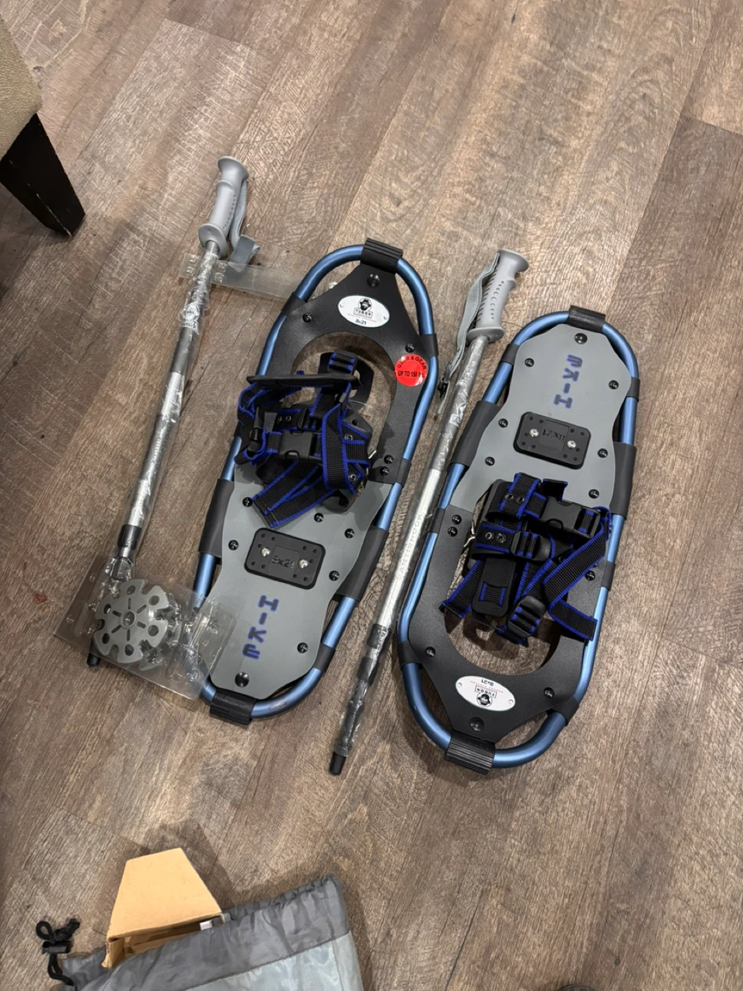 Yukon Charlie's 8x21 Snowshoes with Poles
