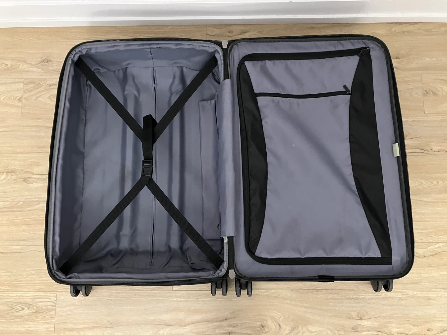 Delsey 24” Hardside Luggage - photo 5