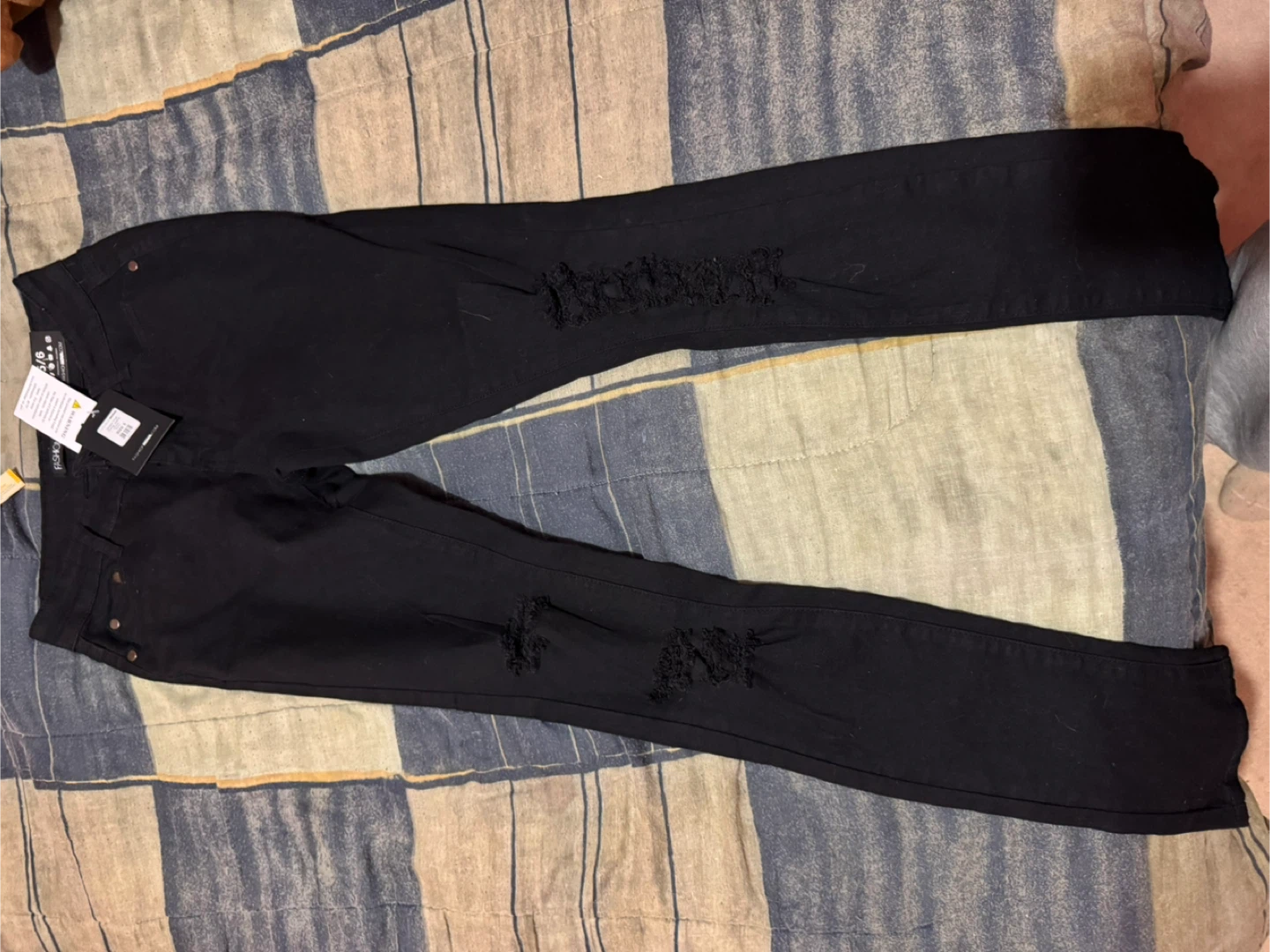 Fashion Nova Black "Shake That" Ripped Jeans Size 5/6