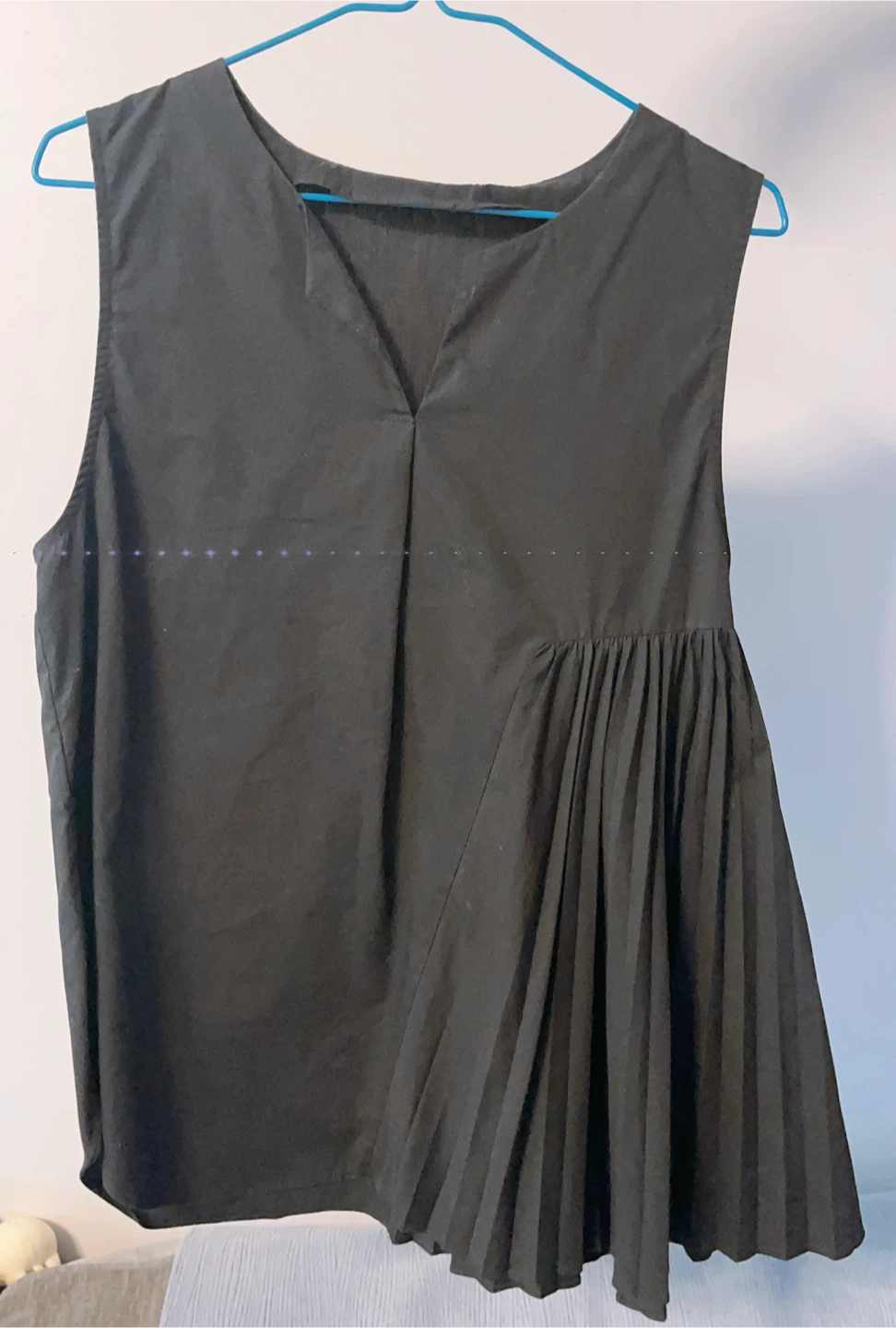 Black Sleeveless Pleated Top