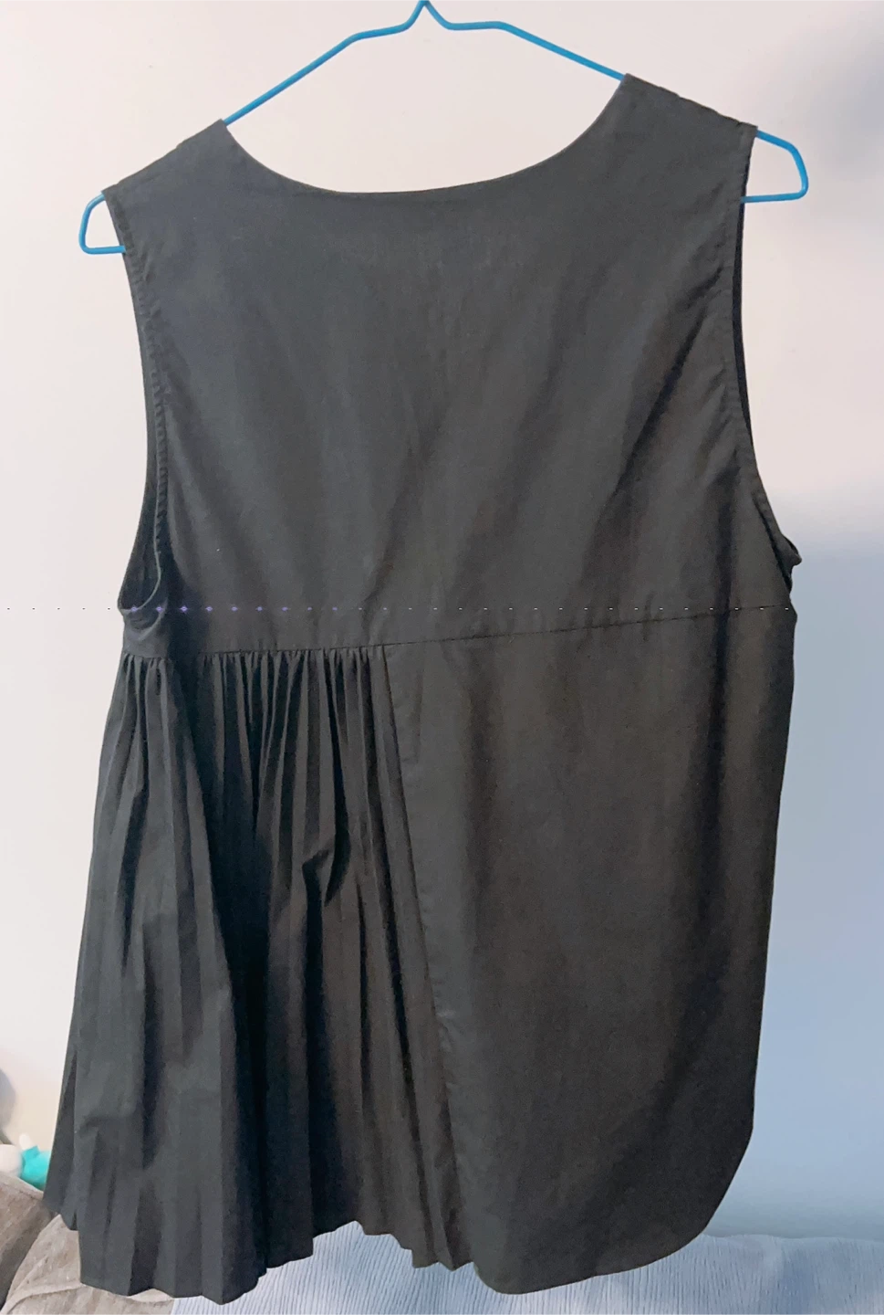 Black Sleeveless Pleated Top - photo 2