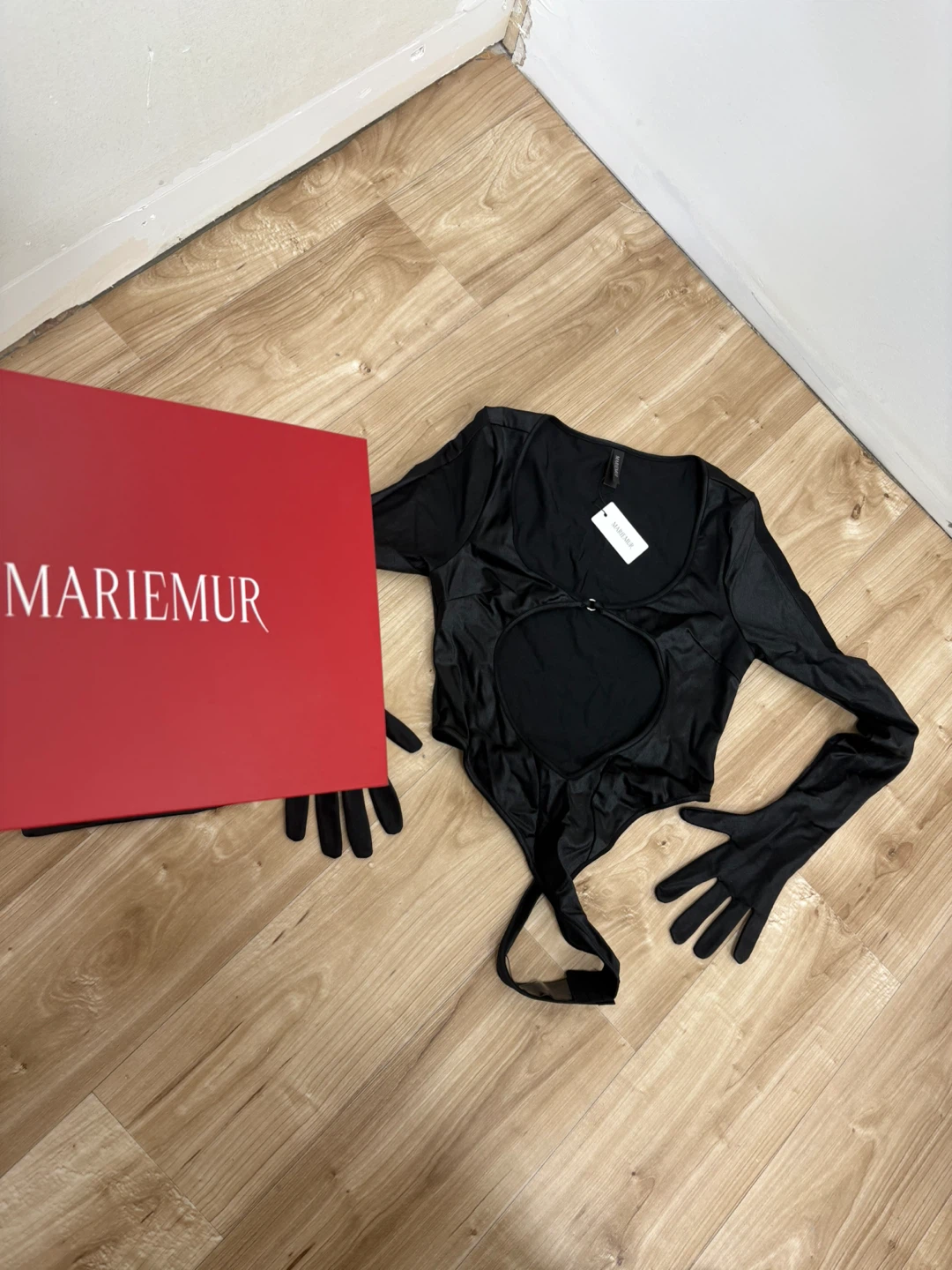 Mariemur Black Bodysuit with Gloves