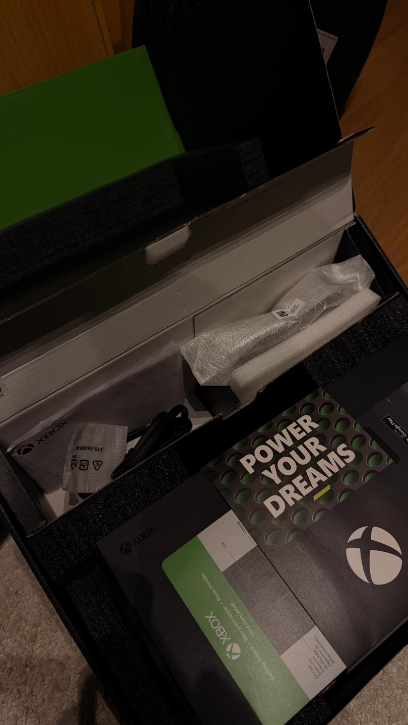 Xbox Series X 1TB SSD Console with free extras - photo 3