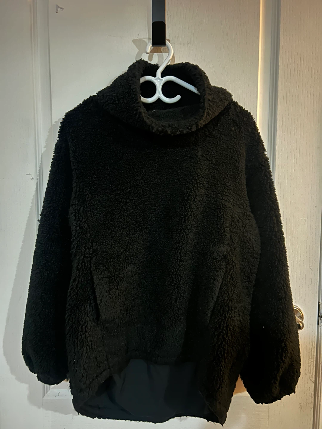 BRAND NEW Lululemon Black Fleece Pullover - Size 4