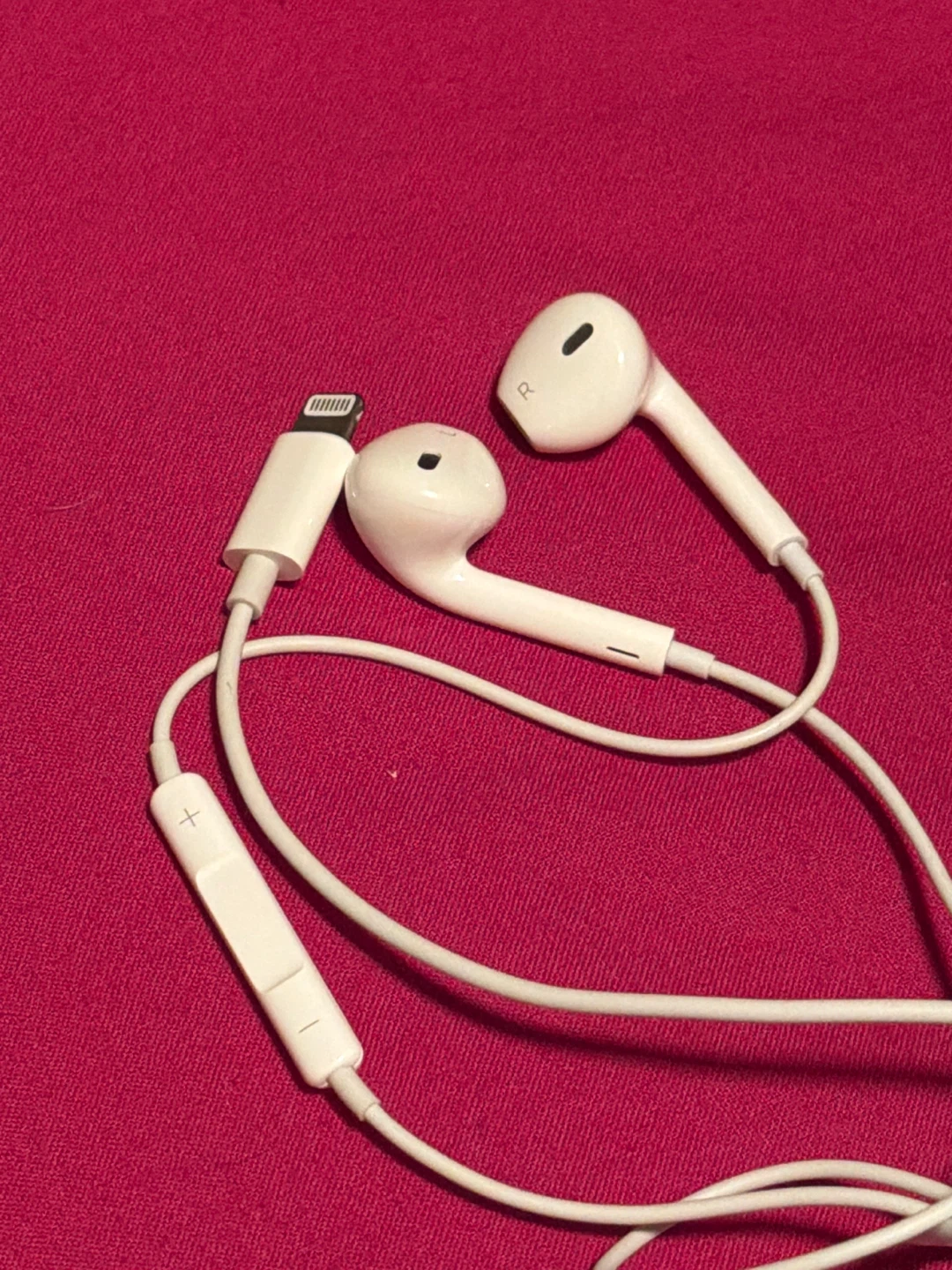 White Apple EarPods with Lightning Connector - photo 2