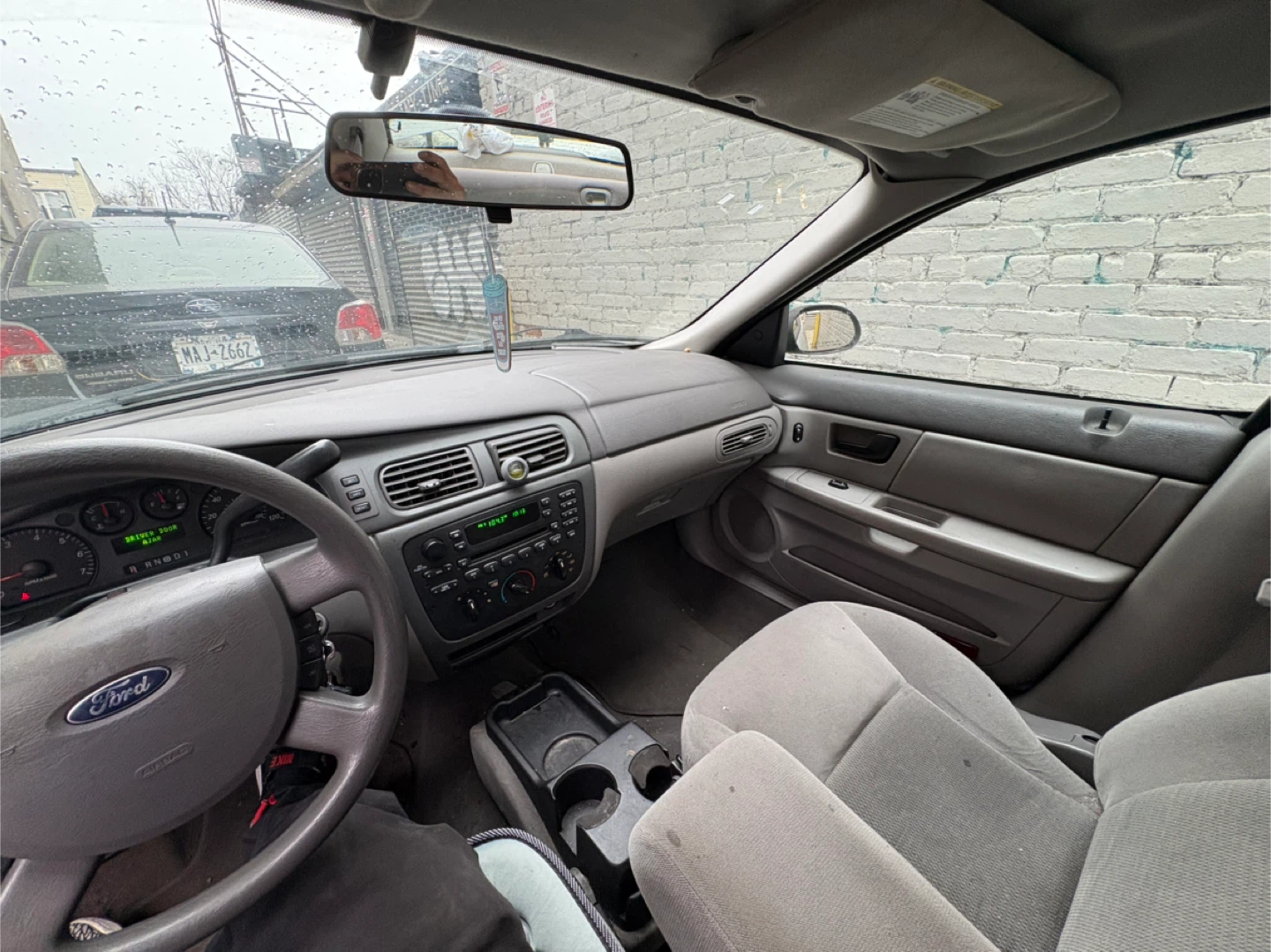 Silver Ford Taurus Sedan 2005 - photo 5