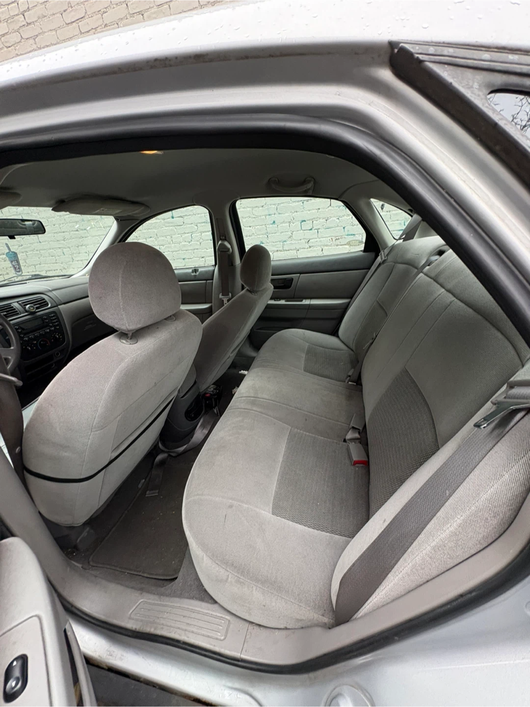 Silver Ford Taurus Sedan 2005 - photo 4