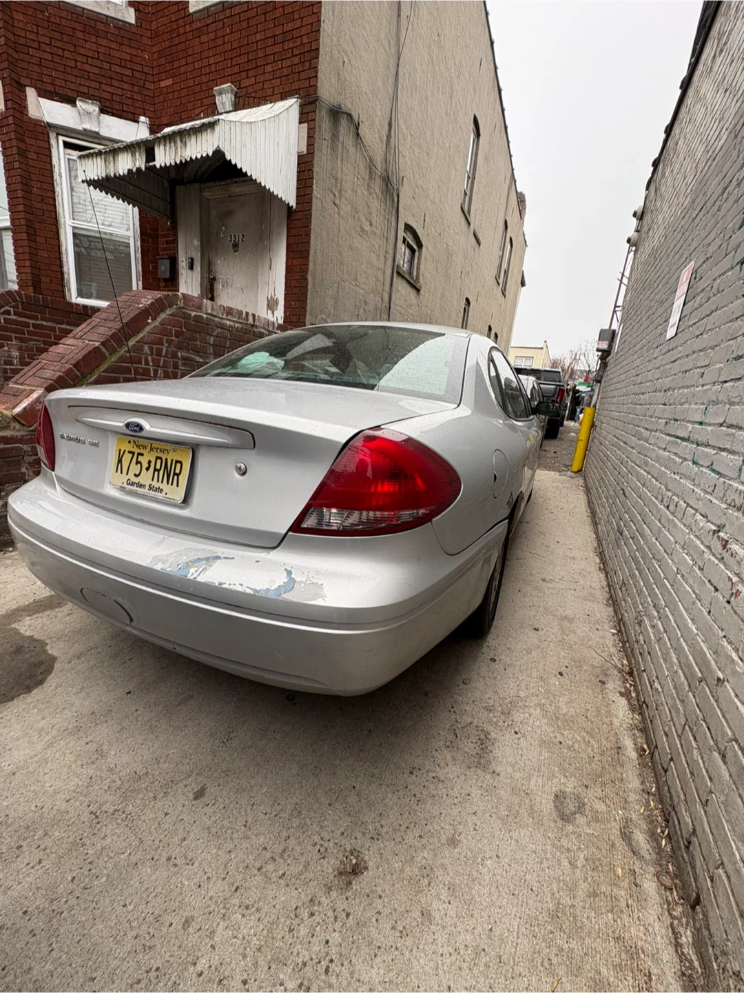Silver Ford Taurus Sedan 2005 - photo 3