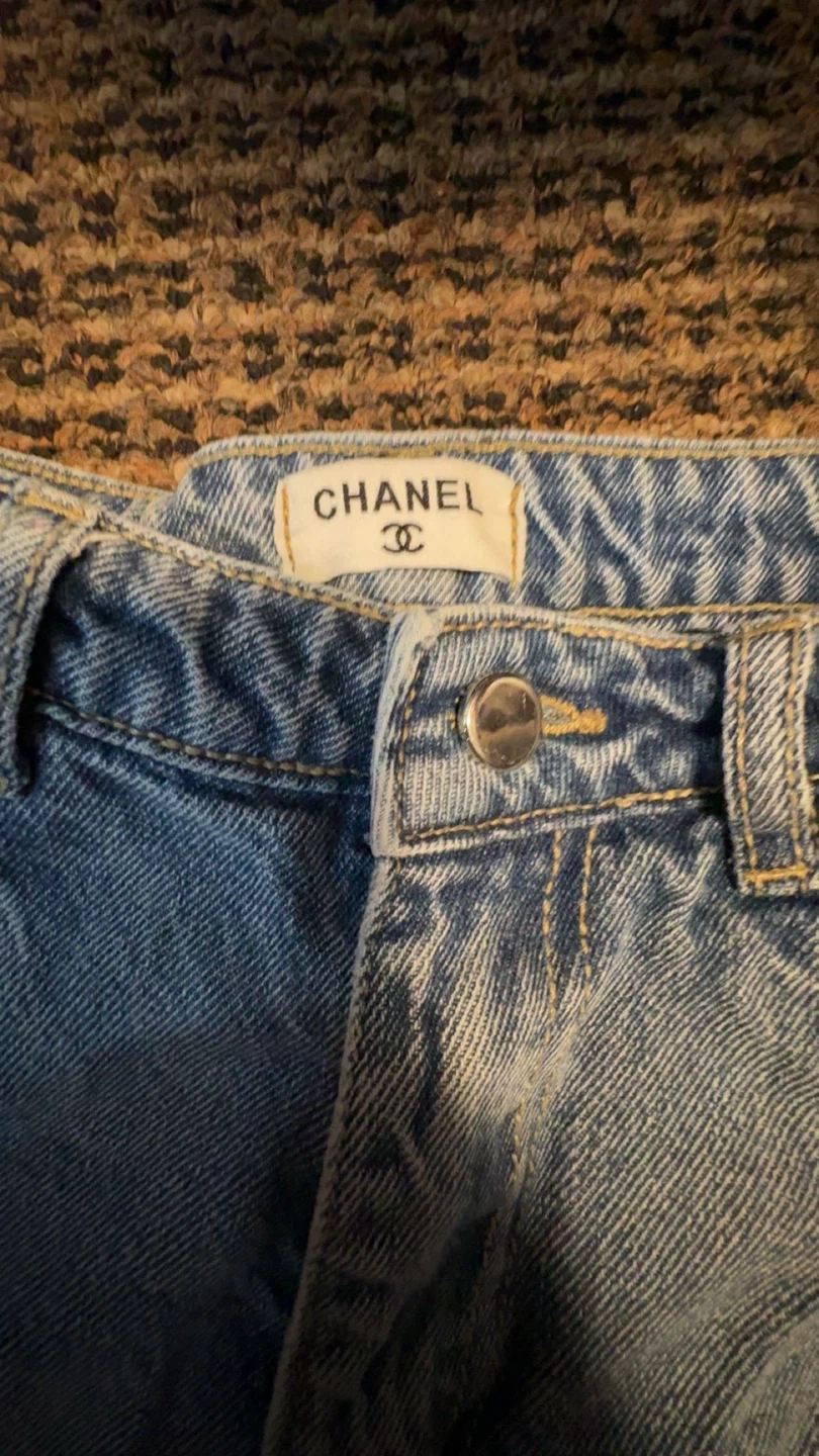 CHANEL Light Wash Denim Jeans - photo 3