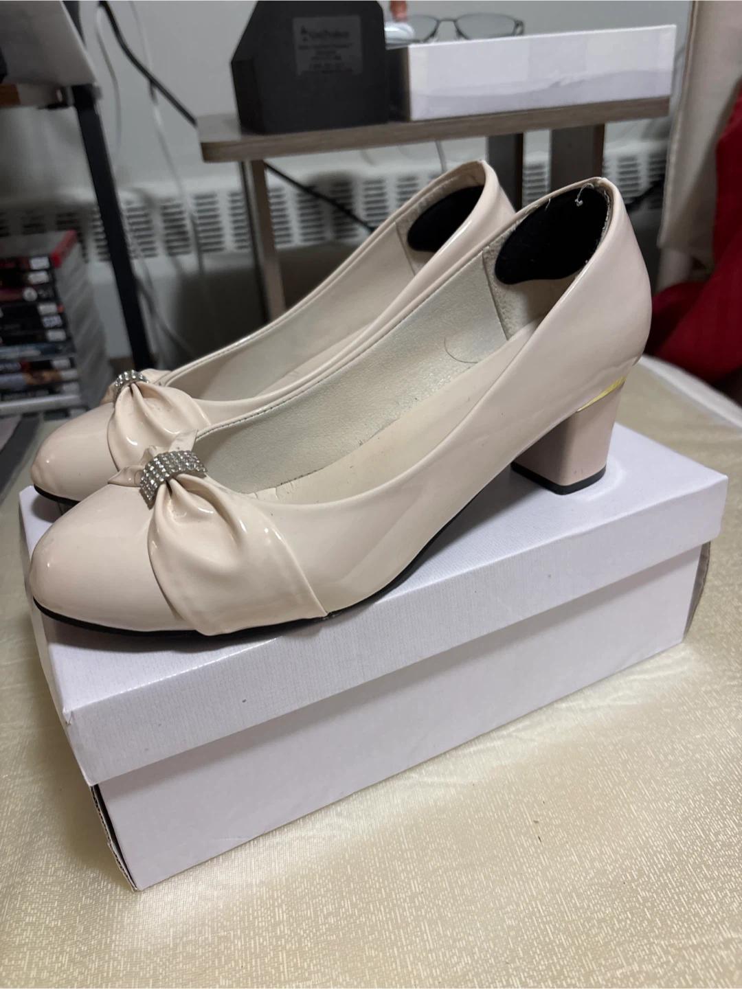 Women's Beige Patent Ballet Flats with Bow Accent - photo 2