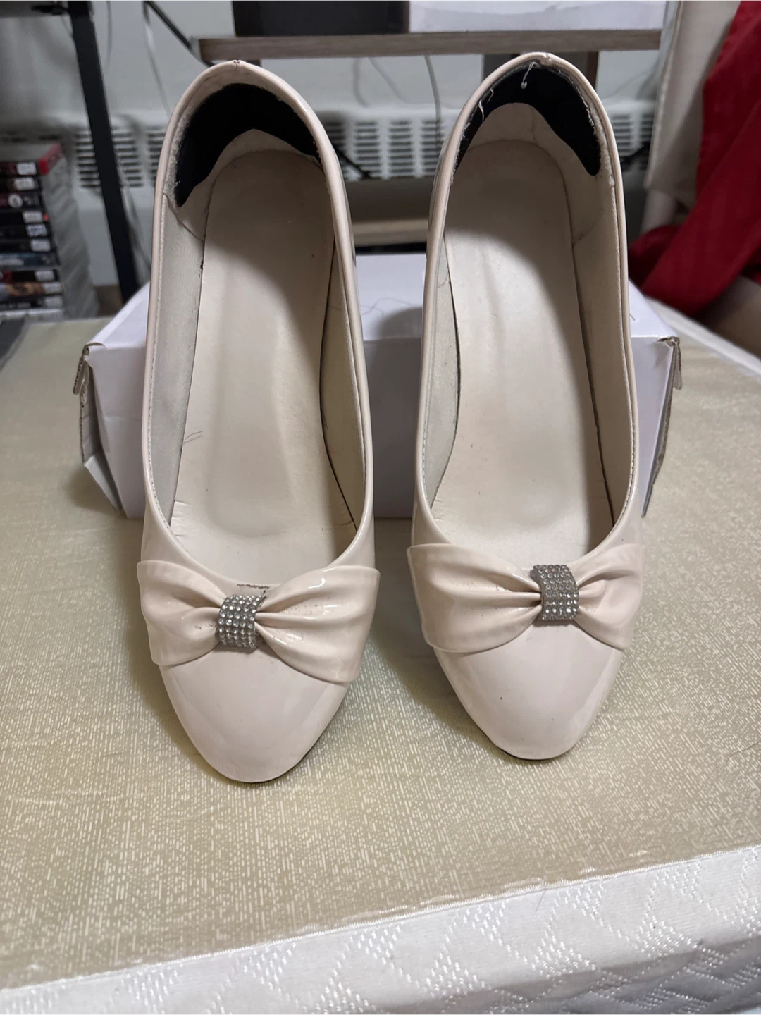 Women's Beige Patent Ballet Flats with Bow Accent - photo 4