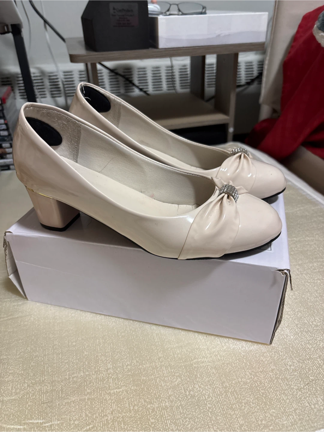Women's Beige Patent Ballet Flats with Bow Accent - photo 3