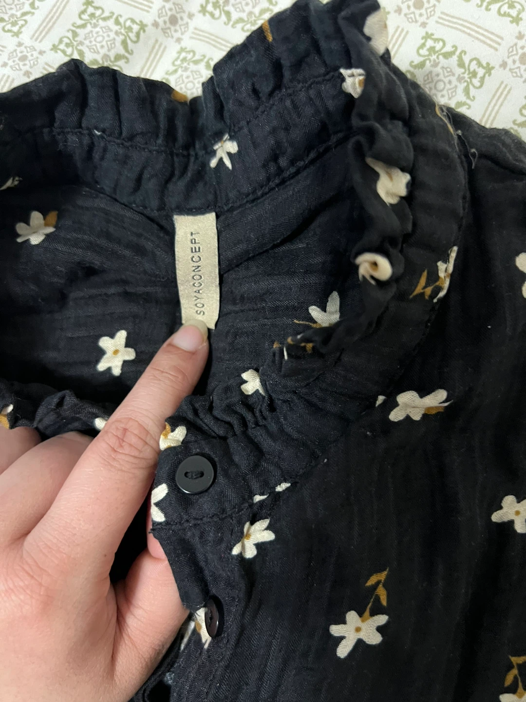 SOYA CONCEPT Black Floral Button-Up Blouse - photo 2