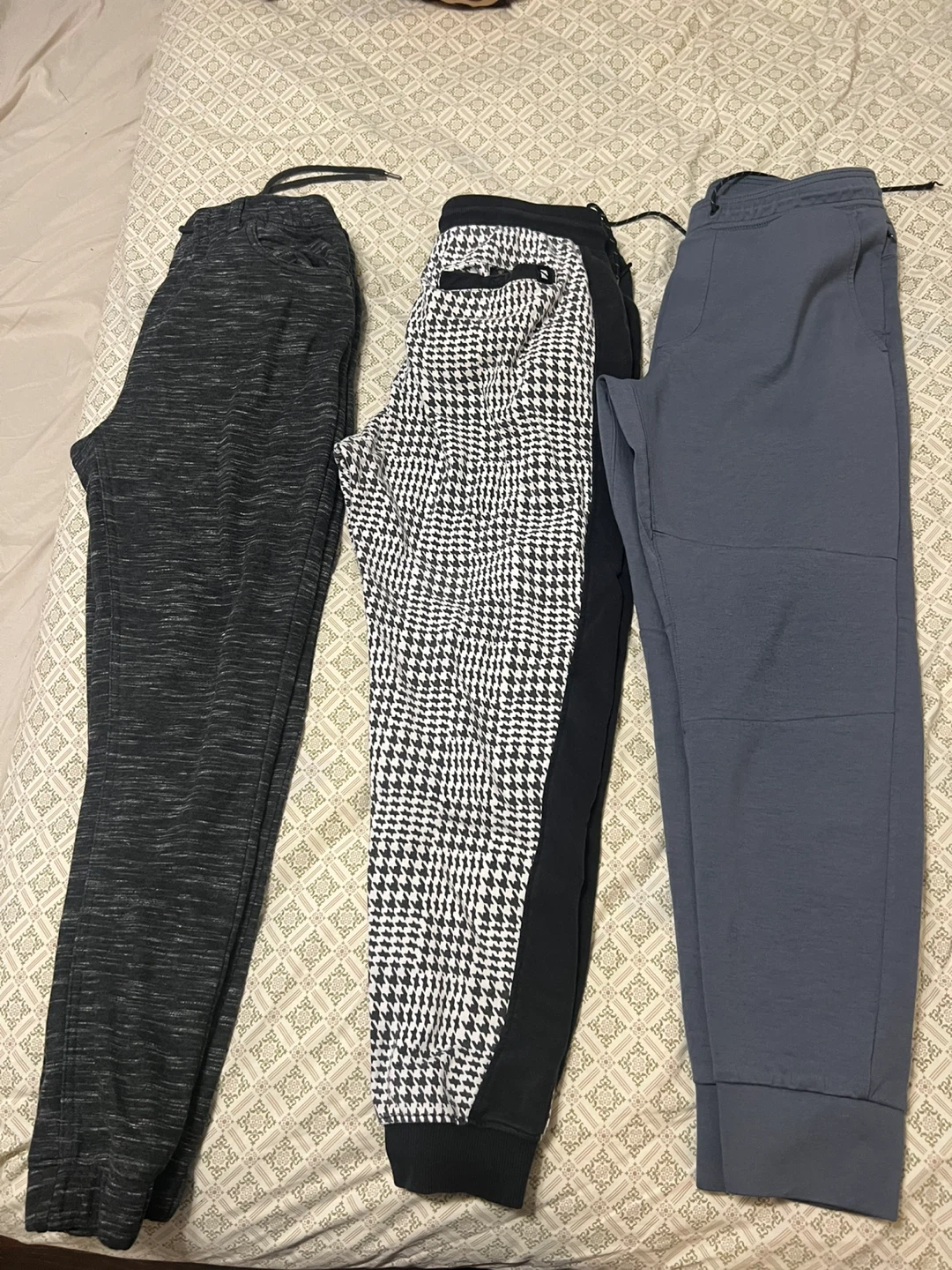 Bundle of 7 Pairs of Men's Joggers