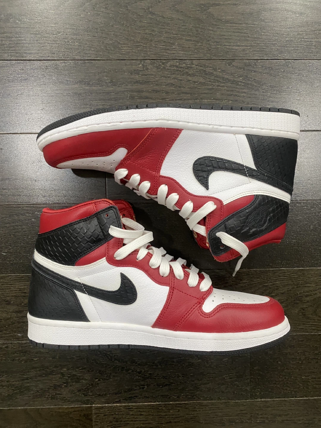 DS Nike Air Jordan 1 Retro High OG Satin Snake Chicago sz 9