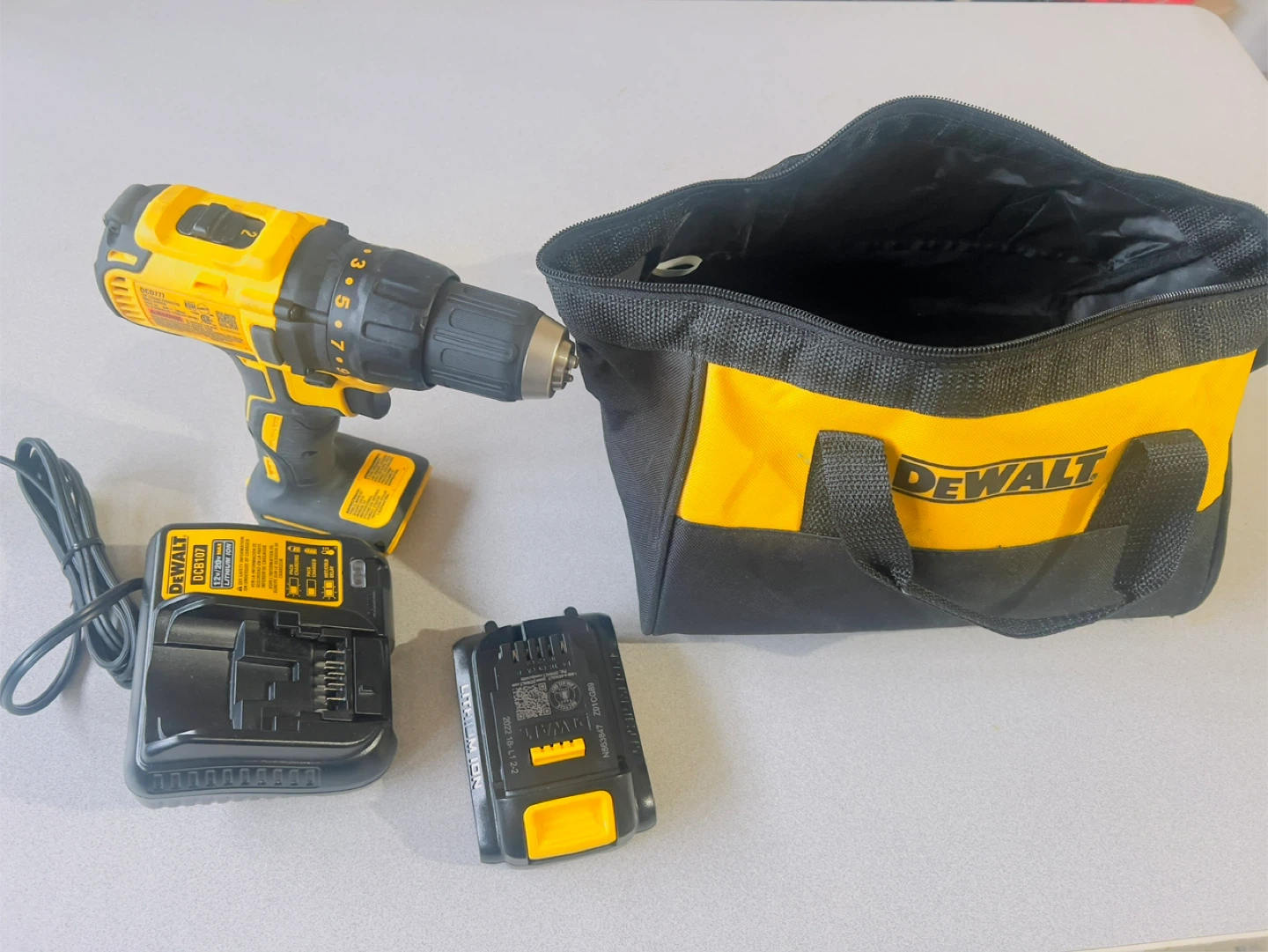 DEWALT 12V/20V MAX Cordless Drill , 2 batteries and Bag