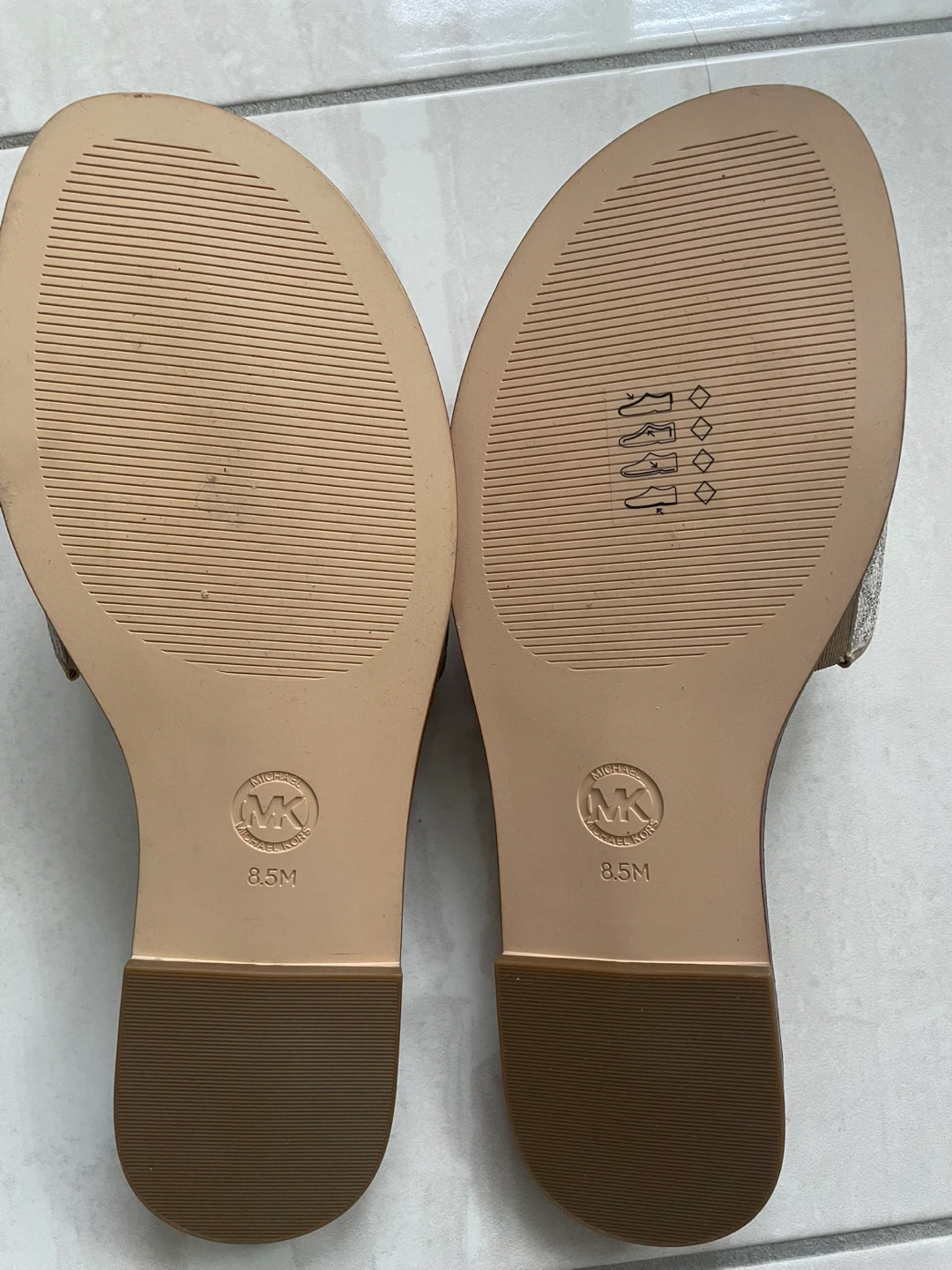 Michael Kors MK Logo Slide Sandals Size 8.5M - photo 2