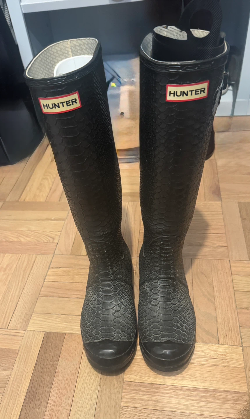 Hunter Black Snake Print Tall Rain Boots Size 7
