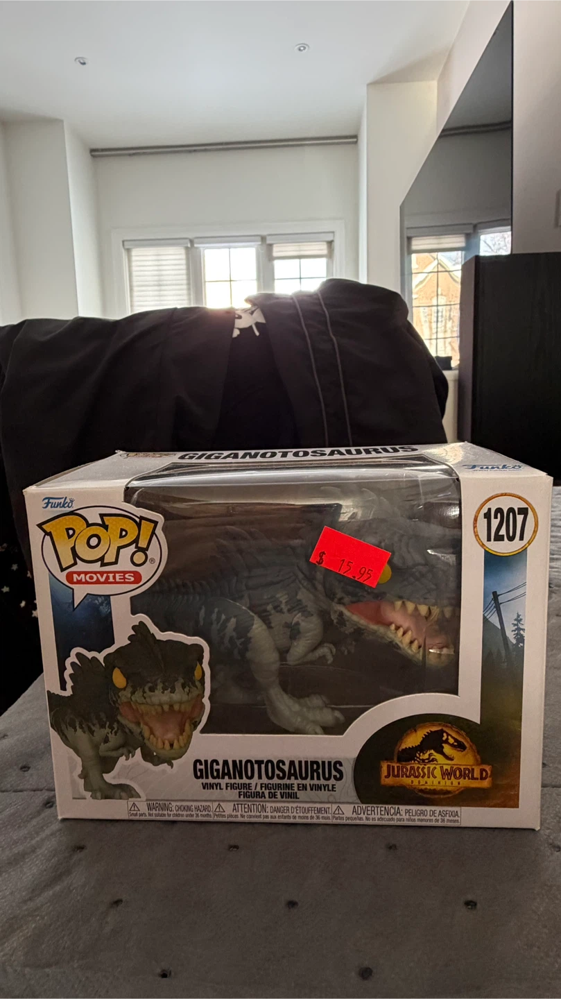 urassic World Giganotosaurus Vinyl Figure
