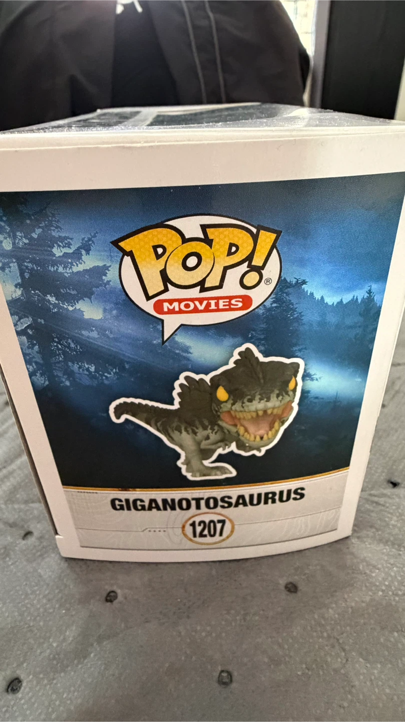 urassic World Giganotosaurus Vinyl Figure - photo 5